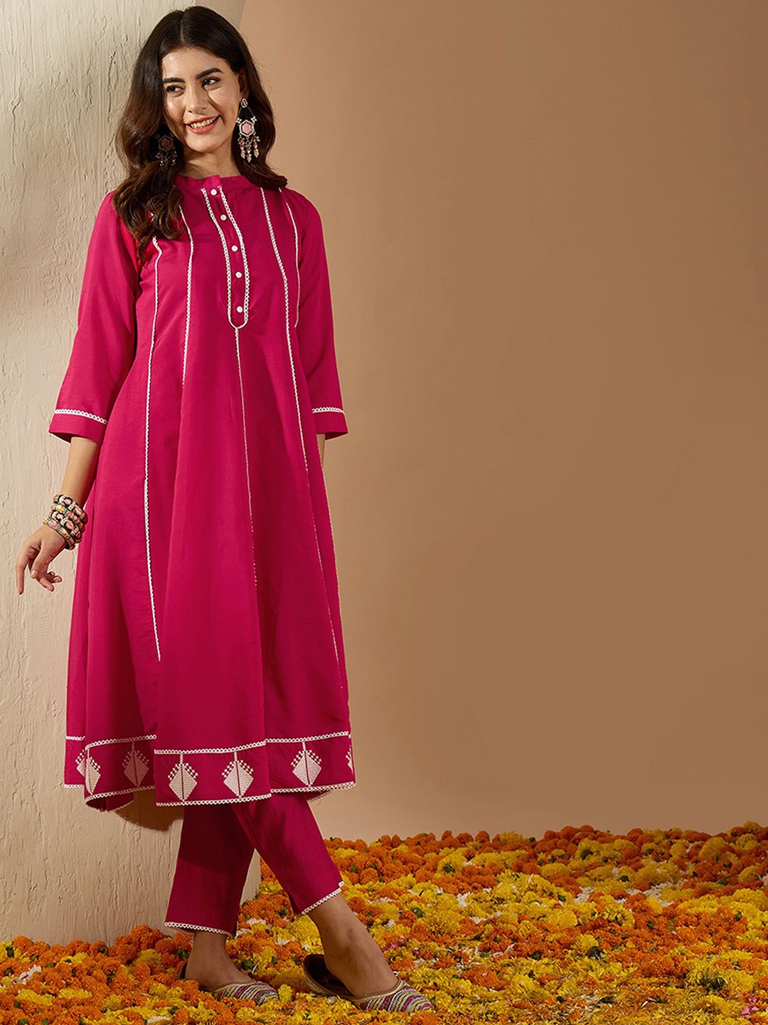 

RAJGRANTH Self Design Mandarin Collar Pure Silk Kurta With Trousers, Magenta