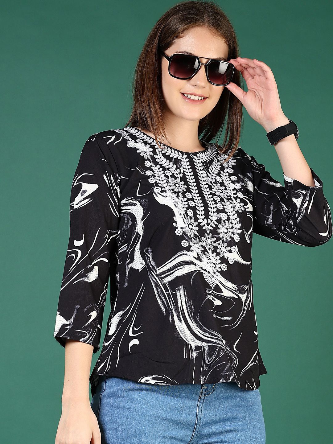 

V-Mart Print Satin Top, Black