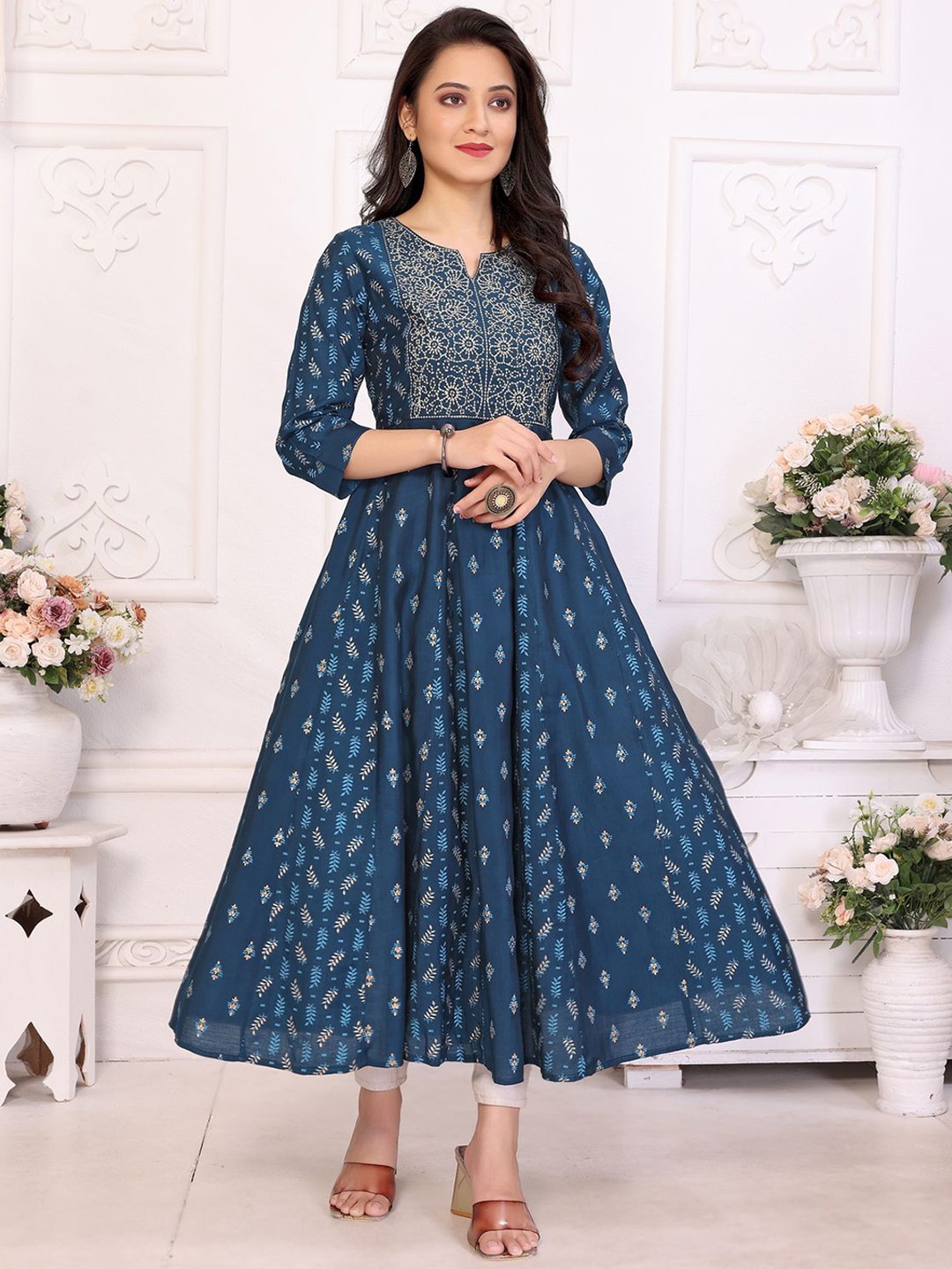 

Rangita Floral Printed Notch Neck Anarkali Kurta, Blue