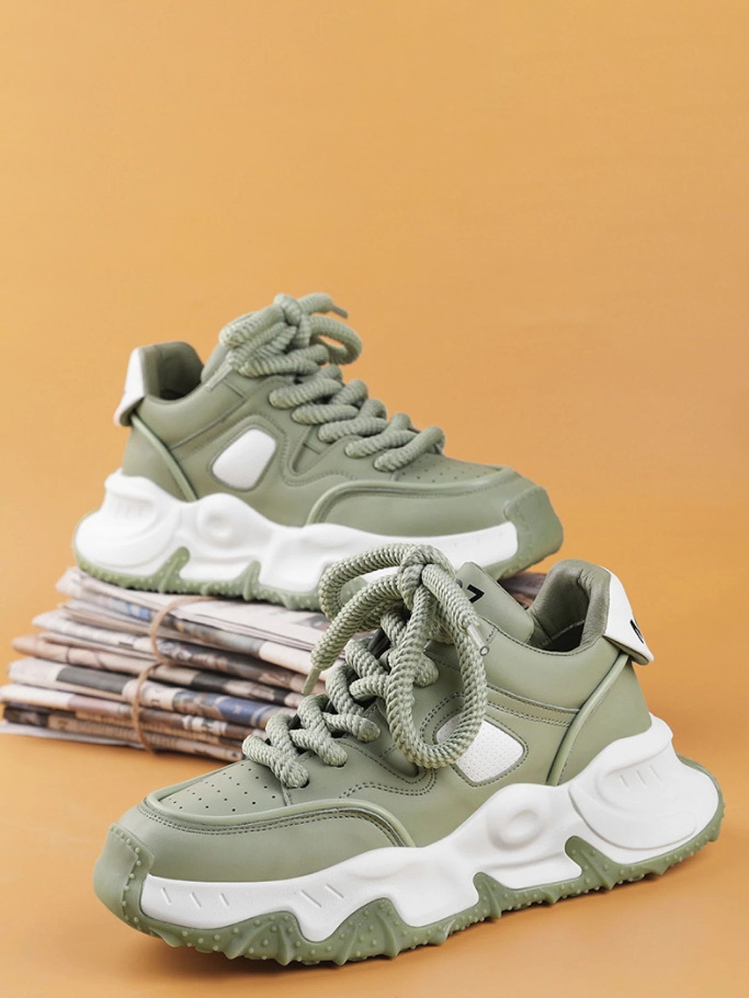 

Overstar Men Lace-Ups Round Toe Sneakers, Green
