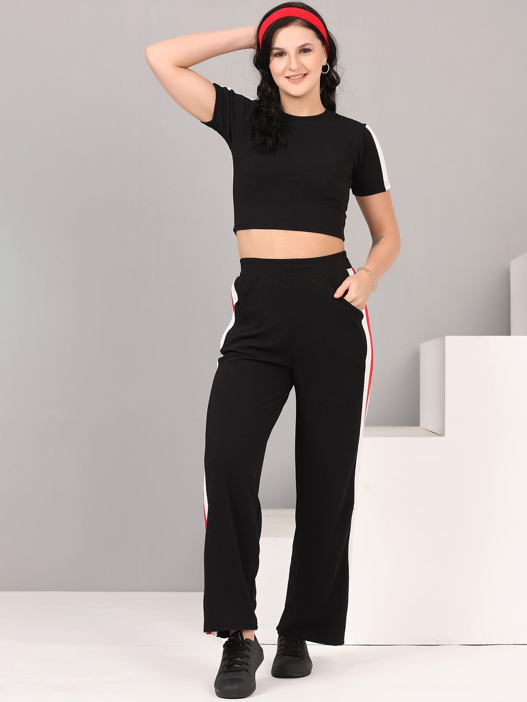 

ZICADA Round Neck T-Shirt With Trousers, Black