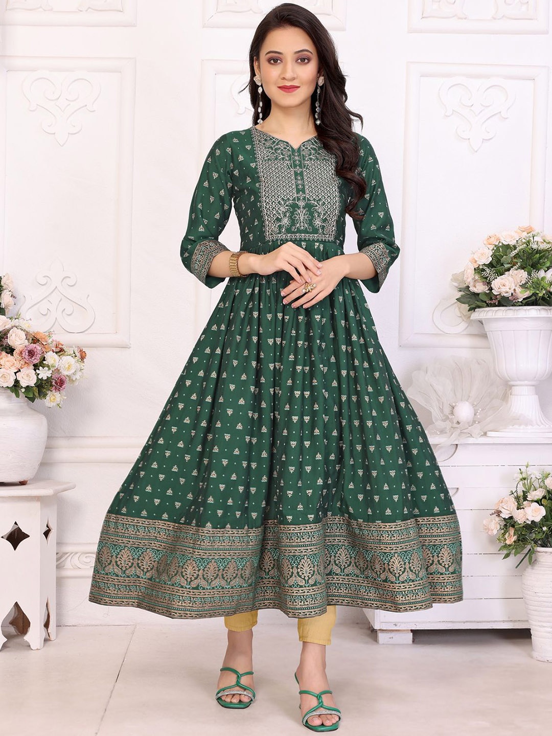 

Rangita Ethnic Motifs Printed Thread Work Anarkali Kurta, Green