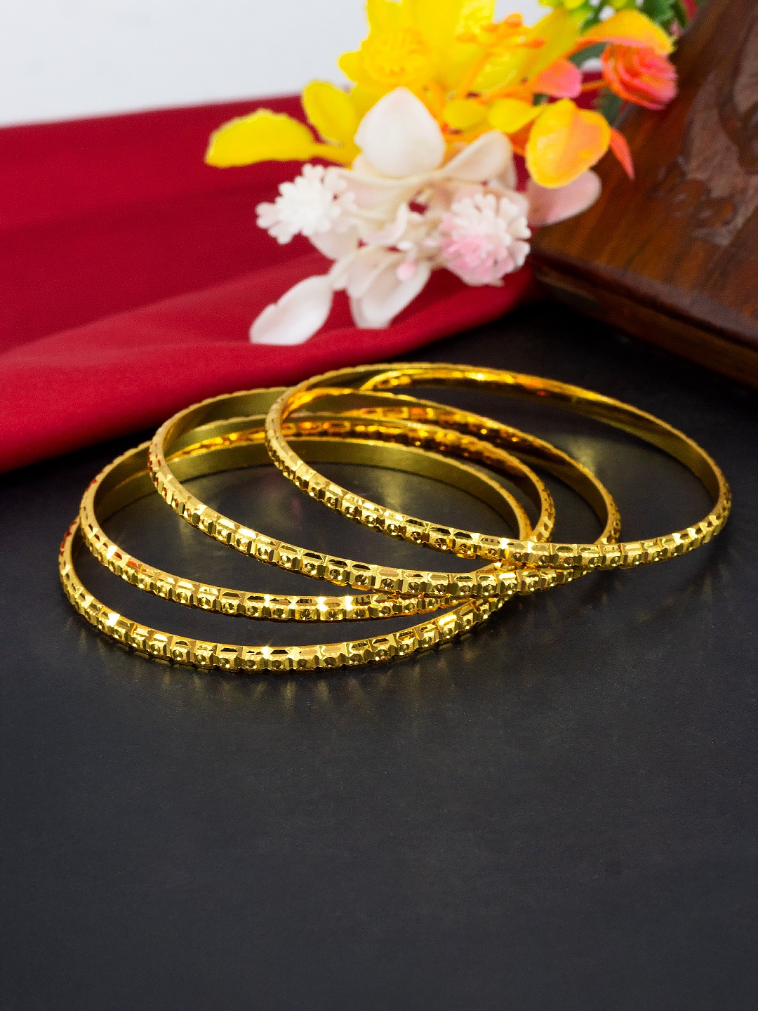 

PRIVIU Set Of 4 Gold-Plated Bangles