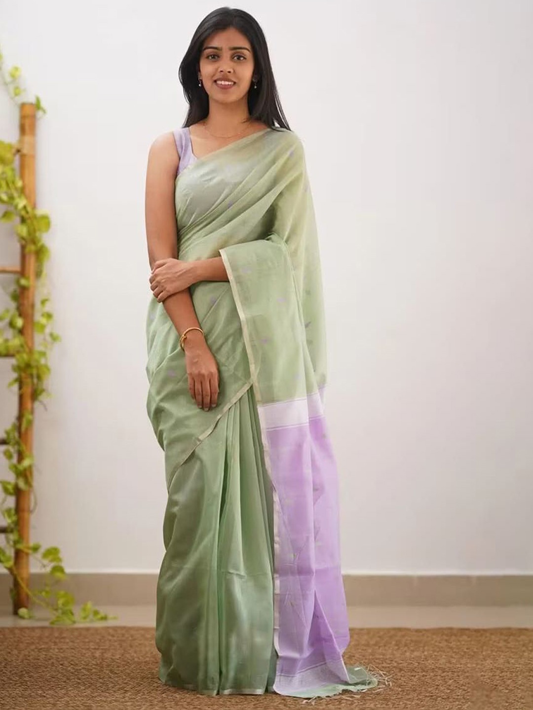 

Aika Woven Design Zari Saree, Lime green