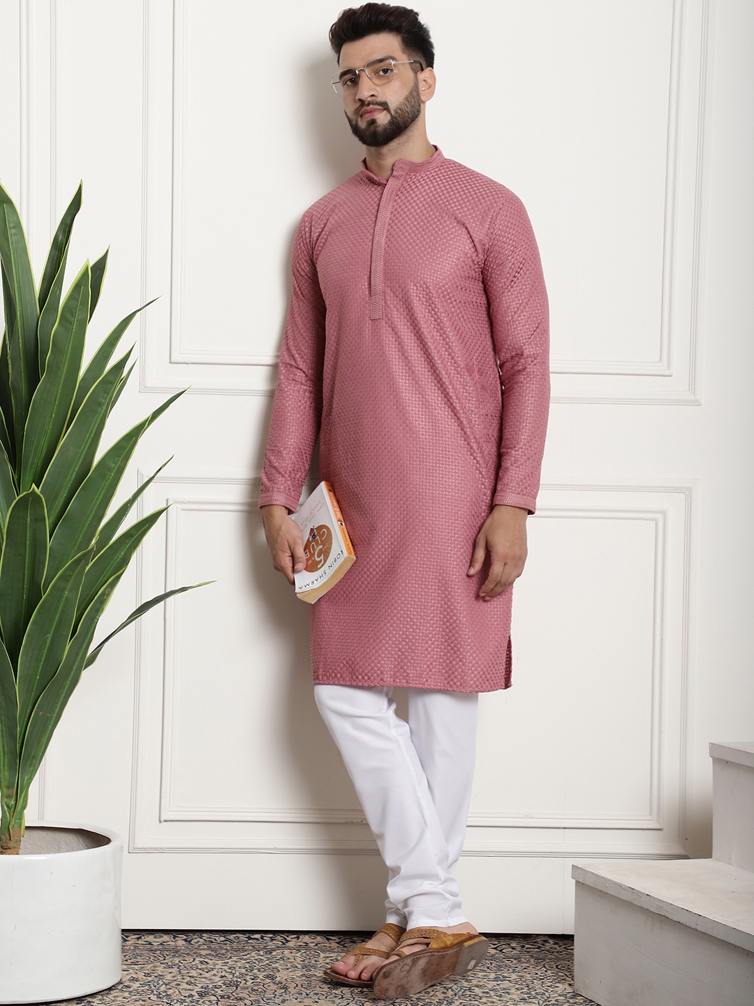 

SOJANYA Ethnic Motifs Embroidered Mandarin Collar Pure Cotton Kurta With Pyjama, Coral