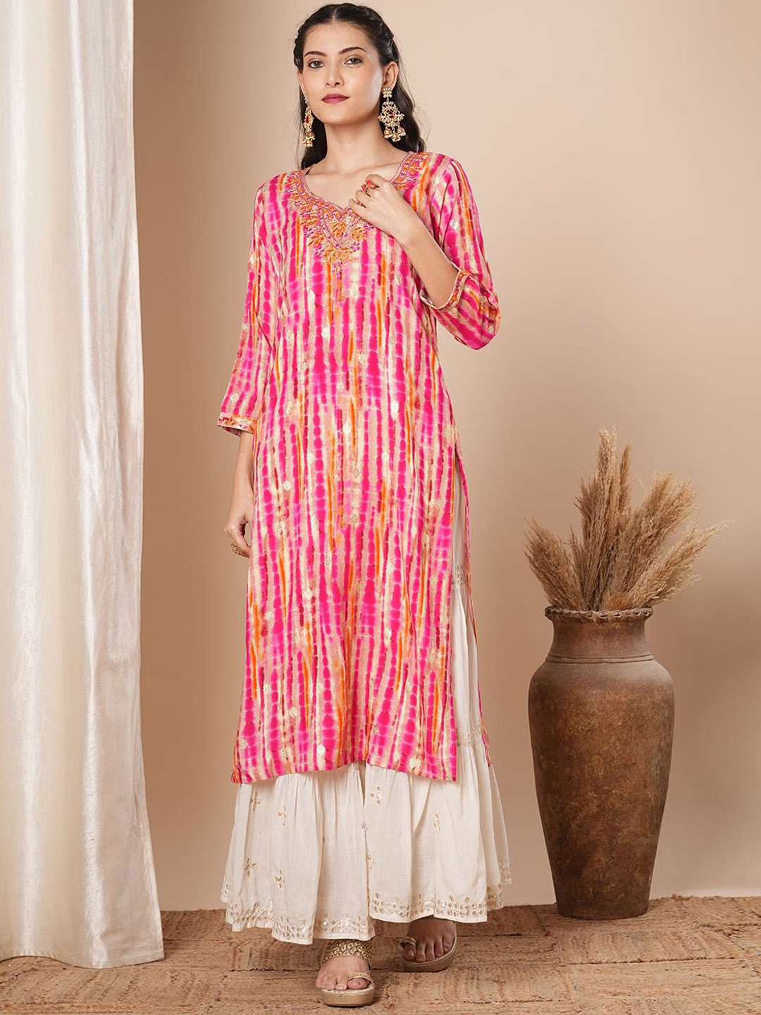 

FASHOR Shibori Printed Notch Neck Thread Work Straight Kurta, Pink