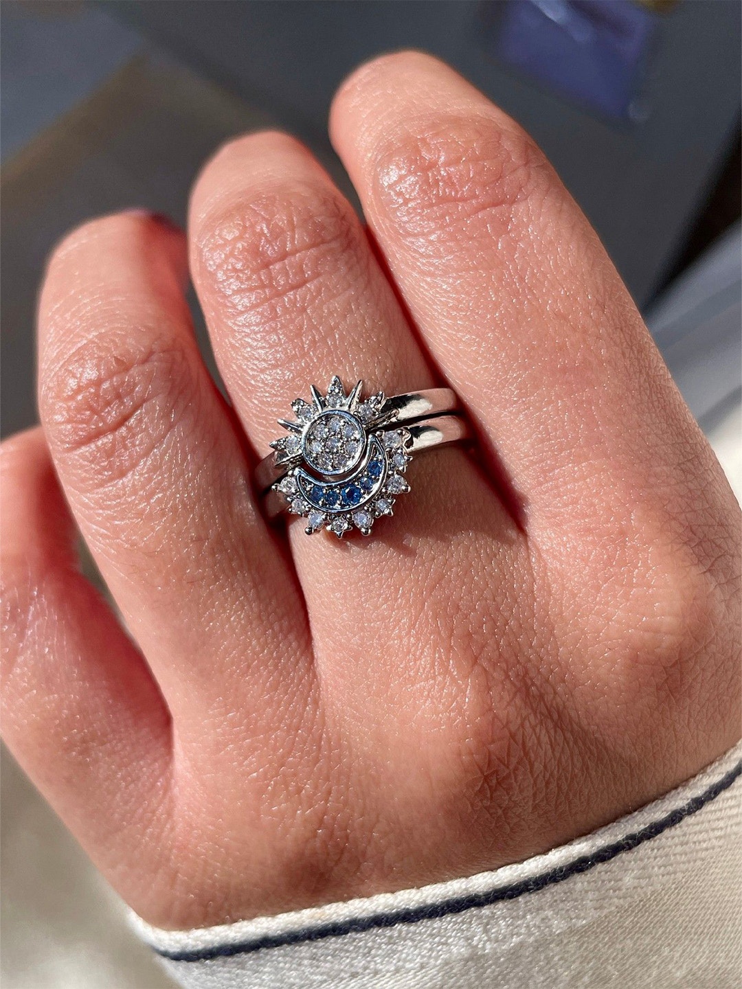 

ISHKAARA Silver-Plated Stone-Studded Adjustable Flower Finger Ring