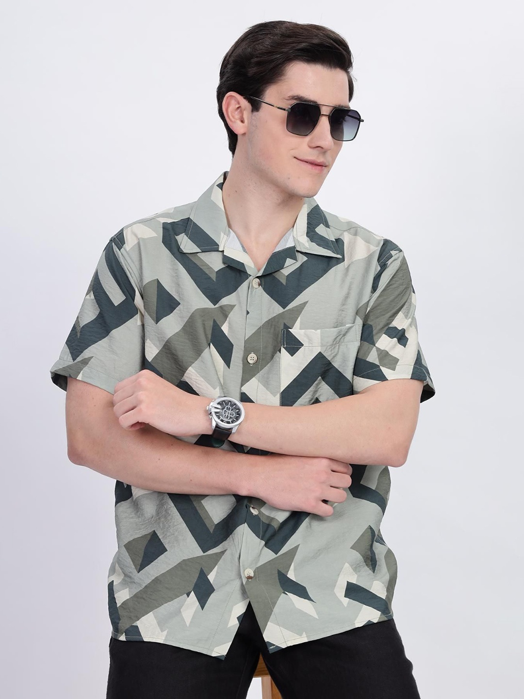 

COLOR HUNT Comfort Geometric Printed Spread Collar Casual Shirt, Green