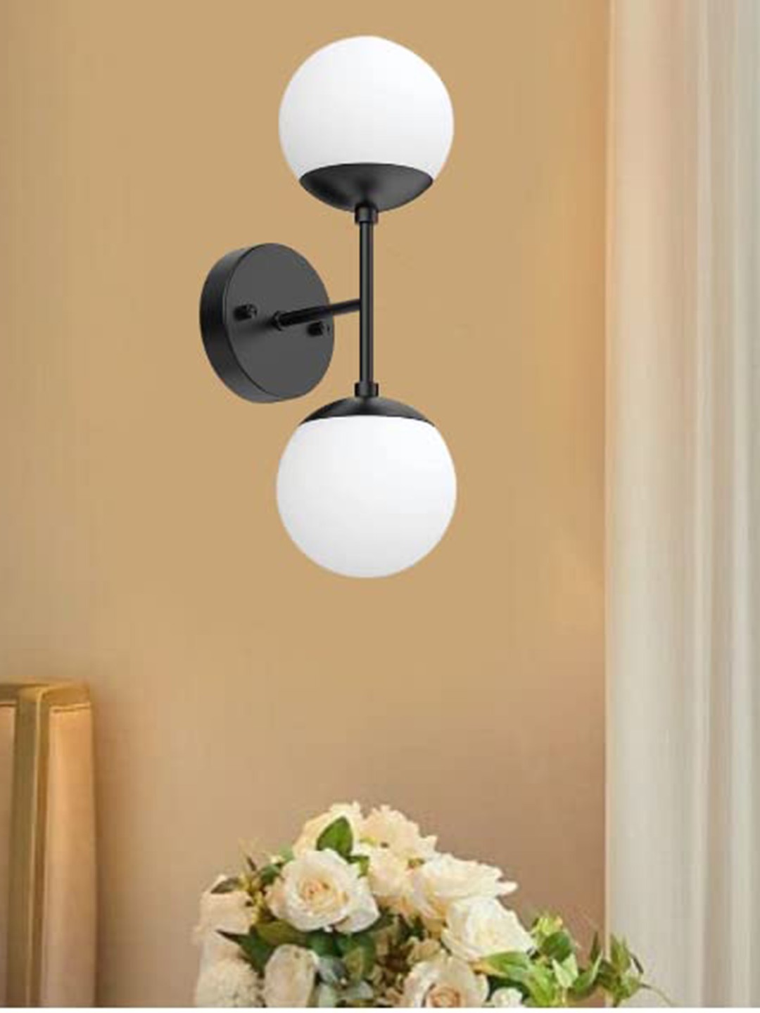 

KINIS Black & White Quirky Abstract Shaped Shaped Wall Lamp