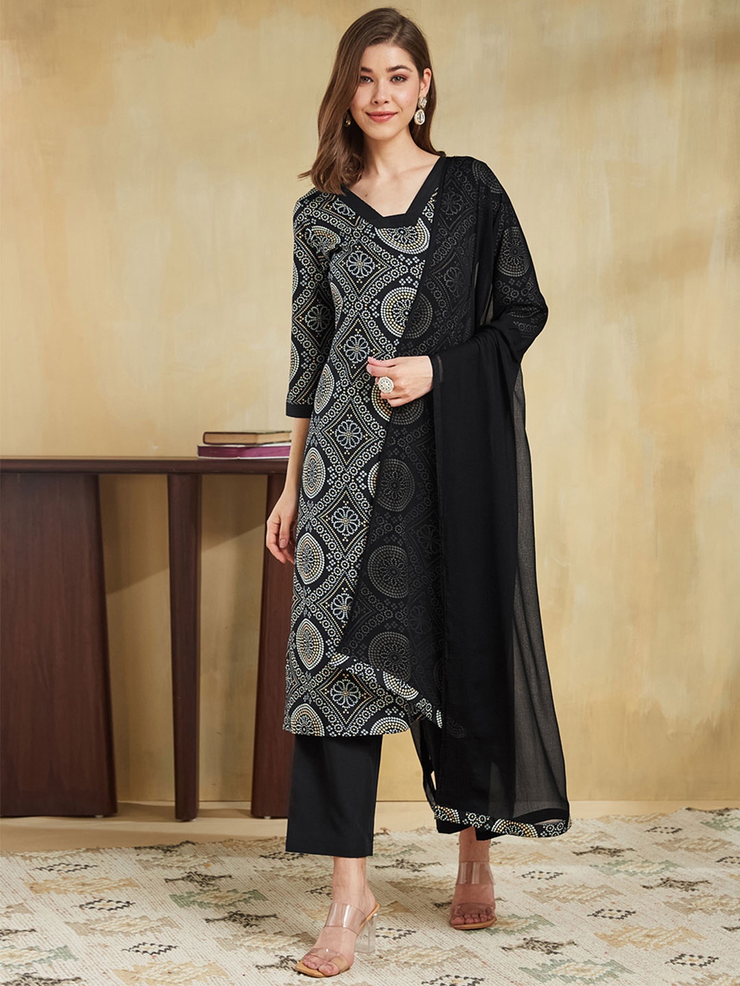 

SKYLEE Bandhani Printed Straight Kurta With Trousers & Dupatta, Black
