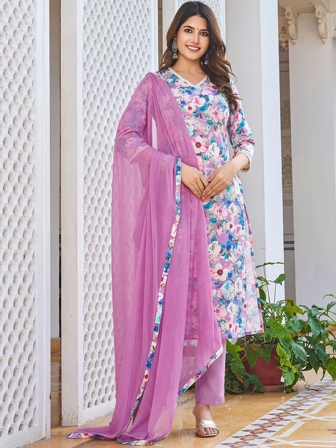 

VIBE VISION Floral Printed V-Neck Straight Kurta With Trousers & Dupatta, Purple