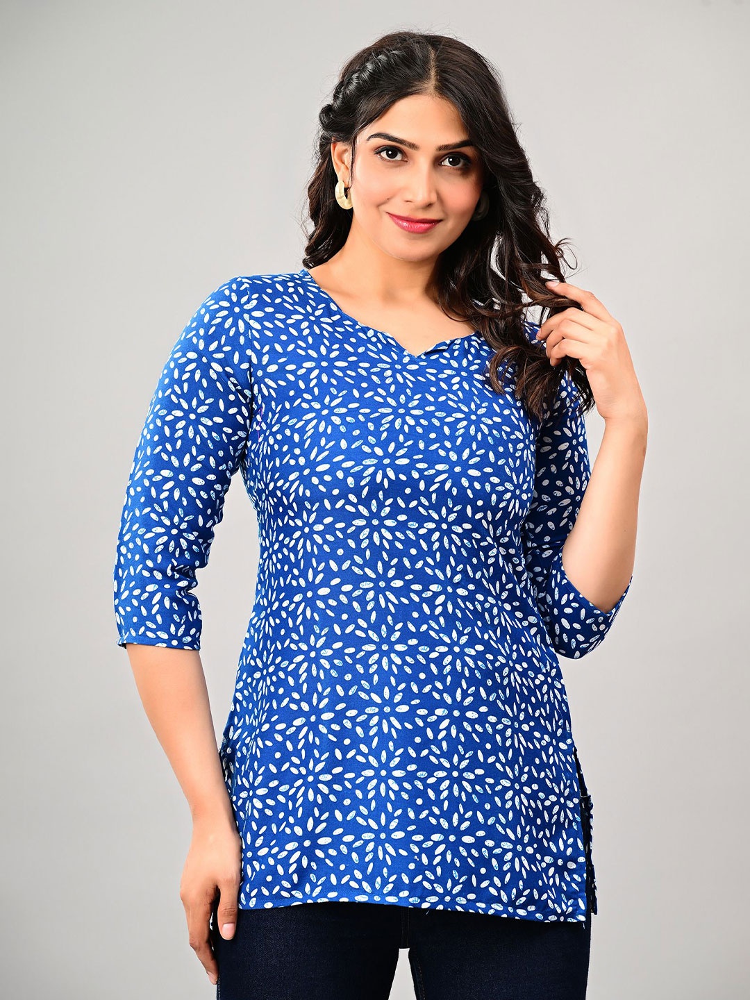 

Aayumi Women Pure Cotton Bandhani Printed V-Neck Kurtis, Blue