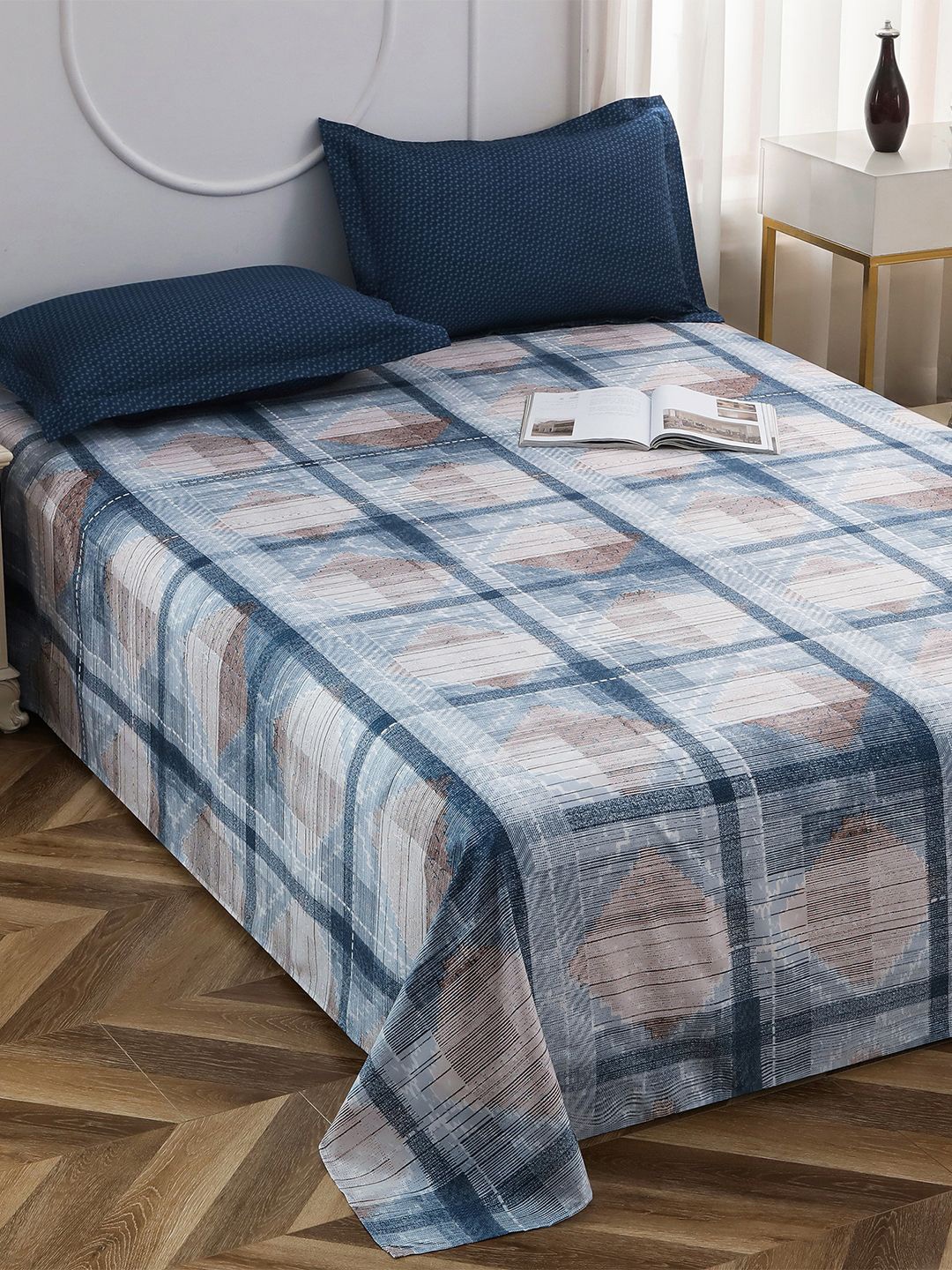 

Story@home White & Blue 240 TC Microfiber Queen Bedsheet Set 2.35 m x 2.50 m