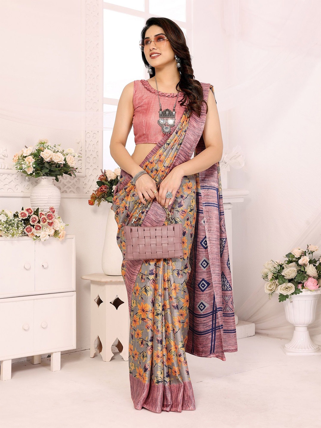 

ROOP SUNDARI SAREES Floral Printed Saree, Pink