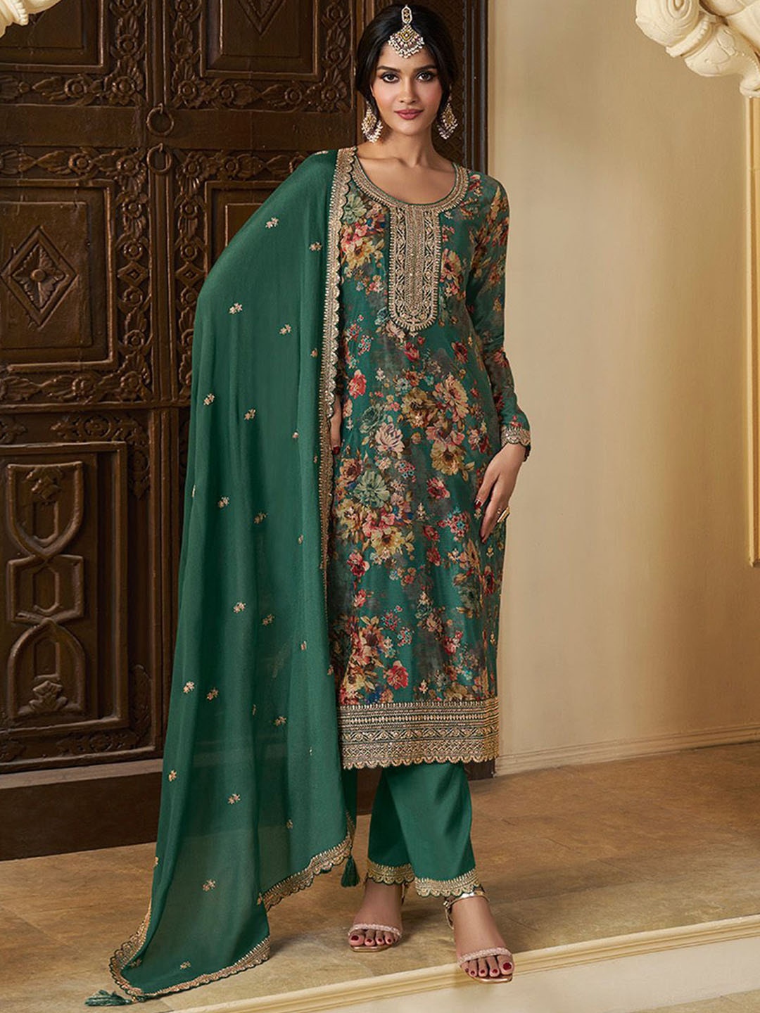 

Seerat Floral Embroidered Round Neck Sequinned Straight Kurta With Trousers & Dupatta, Green