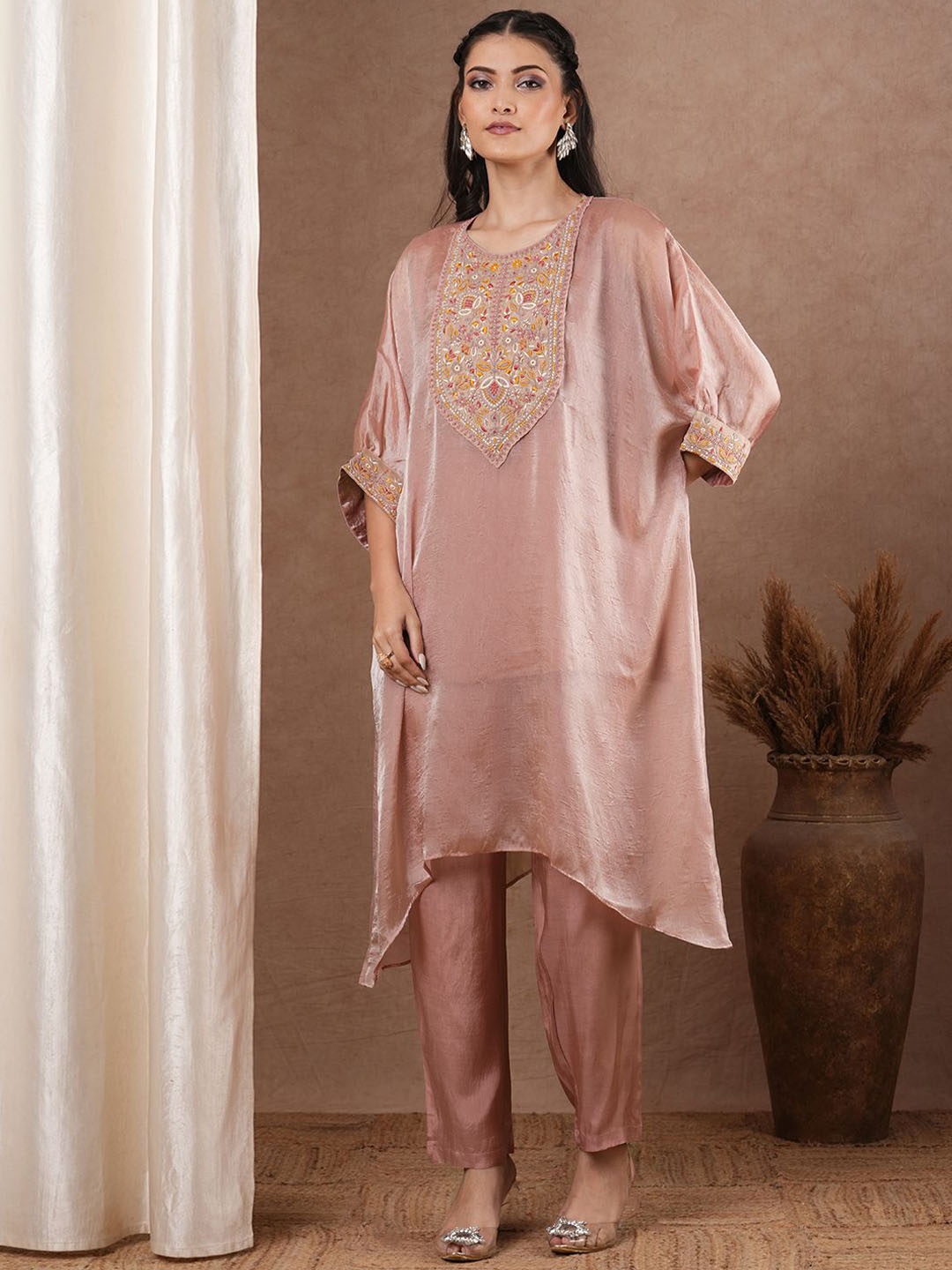 

FASHOR Ethnic Motifs Embroidered Kurta With Trousers, Rose gold
