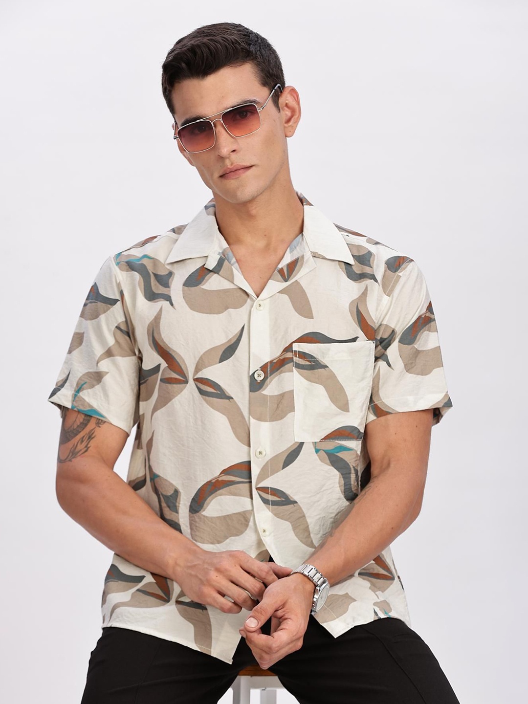 

COLOR HUNT Comfort Abstract Printed Spread Collar Casual Shirt, Off white