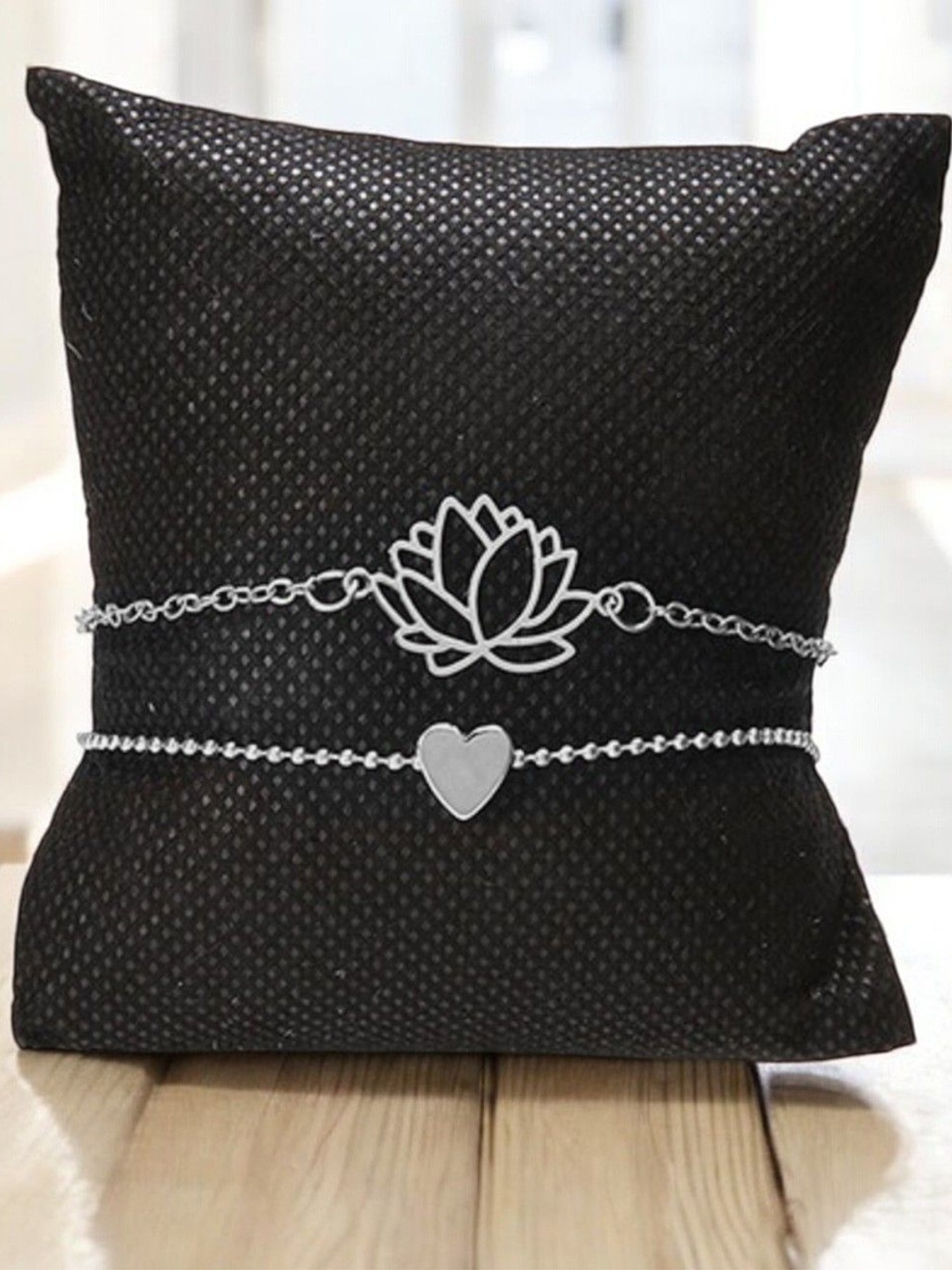 

DressBerry Set of 2 Silver-Plated Lotus & Heart Anklets