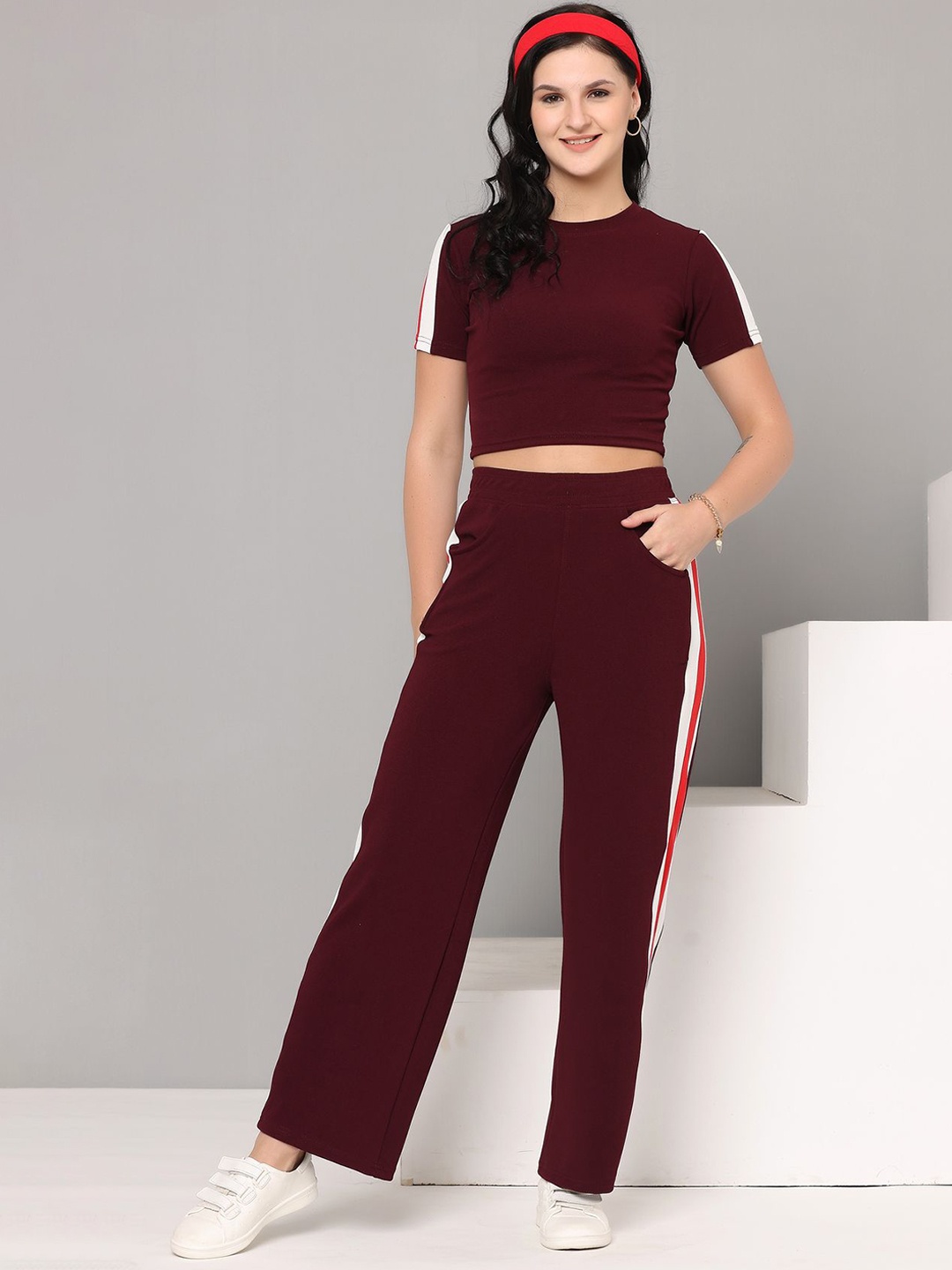 

ZICADA Round Neck T-Shirt With Trousers, Maroon