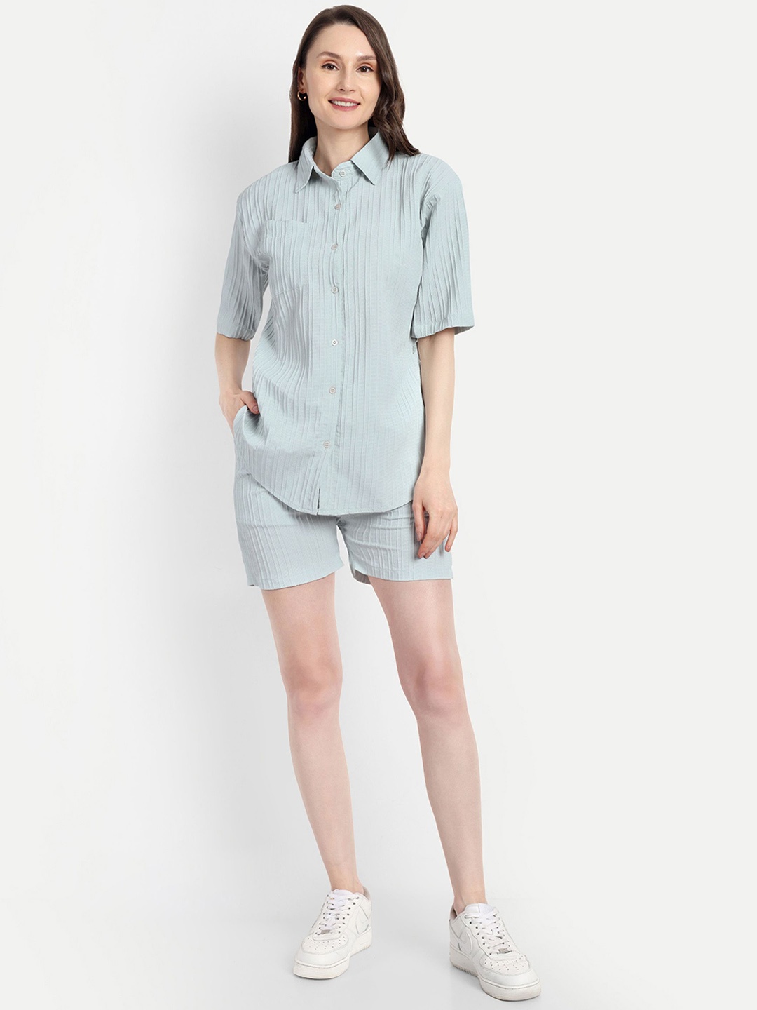 

HAUTEMODA Self Design Shirt With Shorts, Green