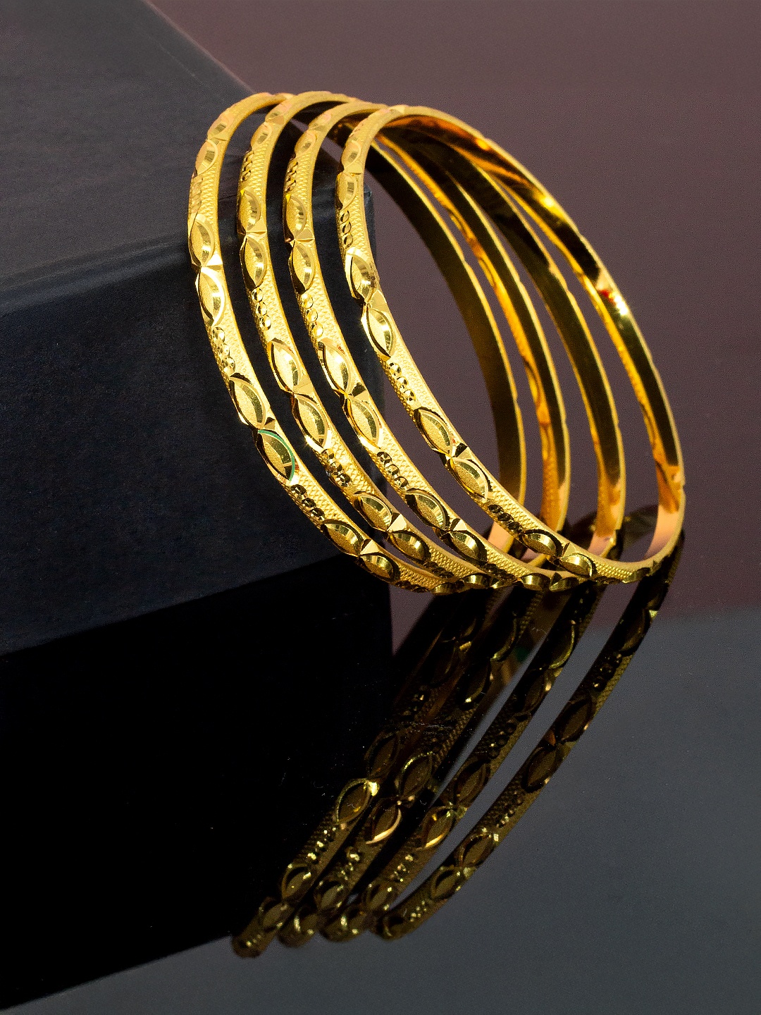 

PRIVIU Set Of 4 Gold Plated Bangles