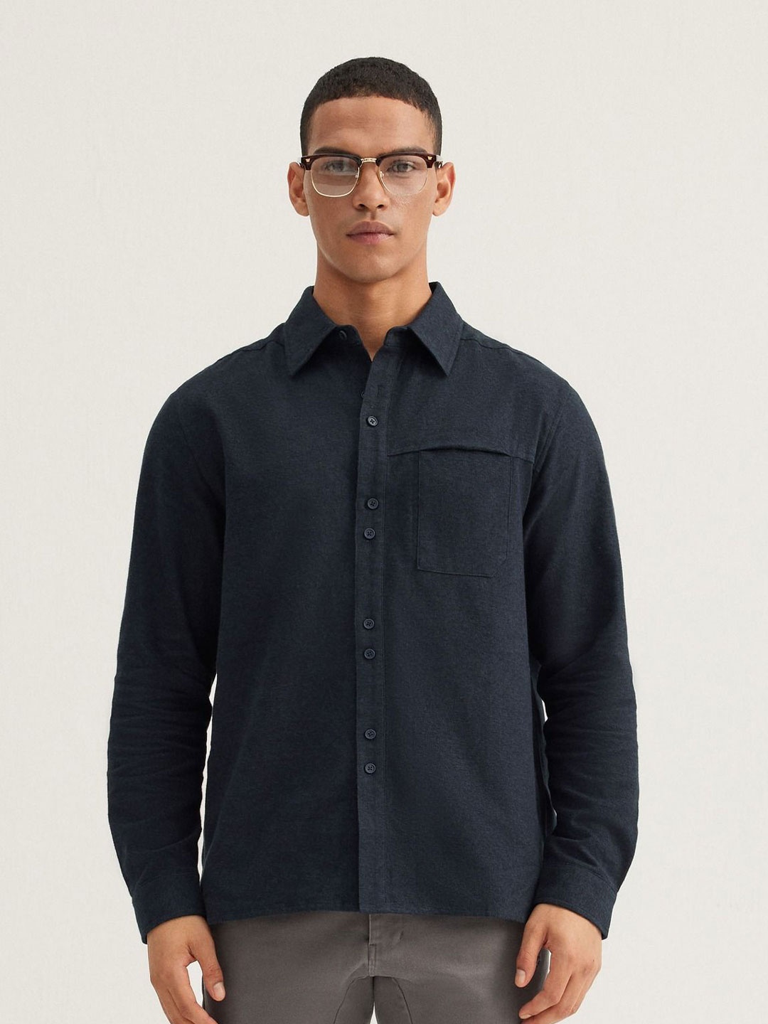 

Roam Everywhere Spread Collar Cotton Casual Shirt, Black