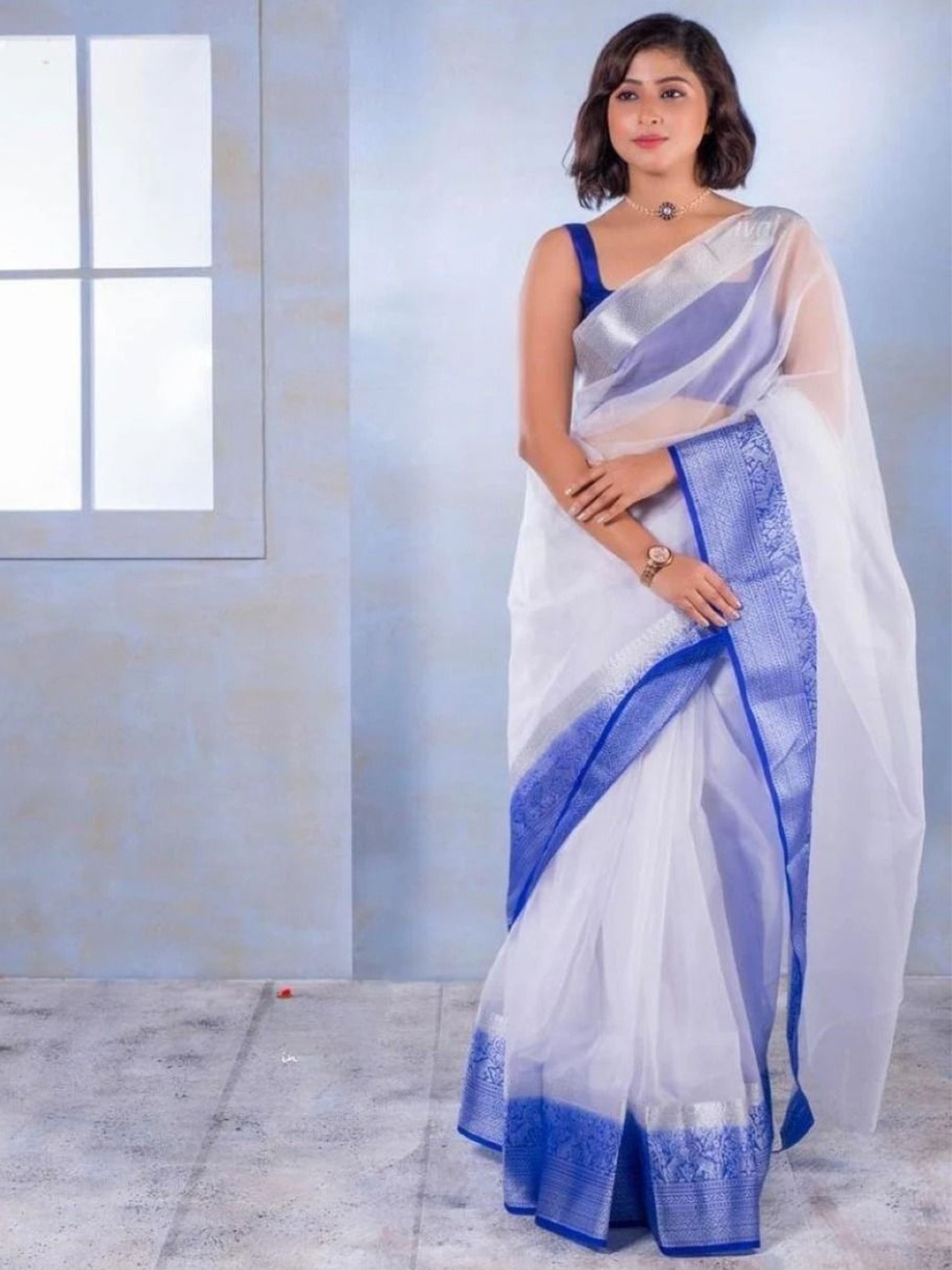 

DIVASTRI Woven Design Zari Organza Saree, Blue