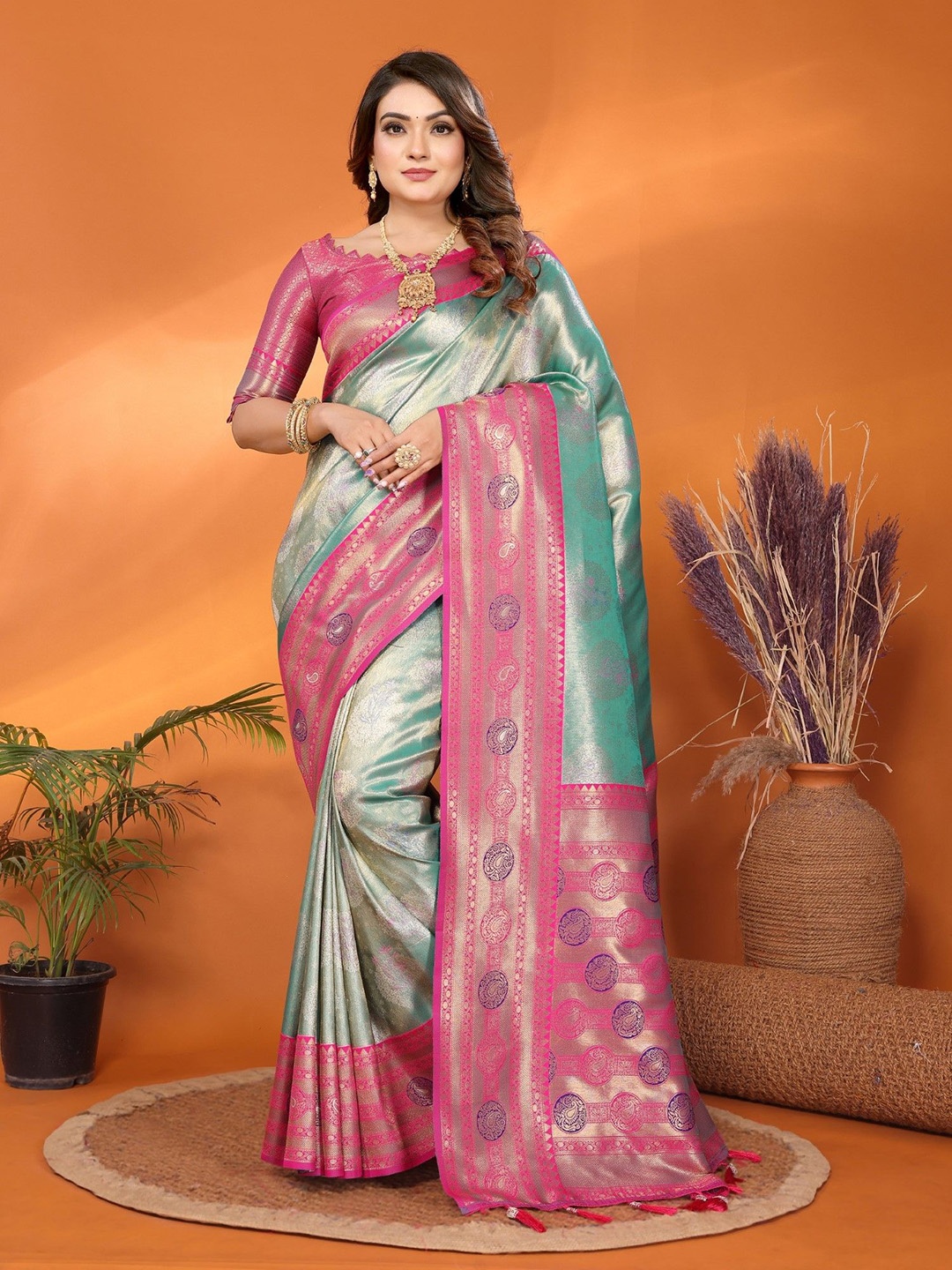 

LeeliPeeri Designer Woven Design Zari Tissue Banarasi Saree, Green