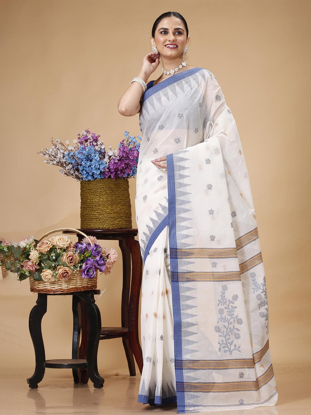 

SLAGHA Woven Design Pure Cotton Taant Saree, White