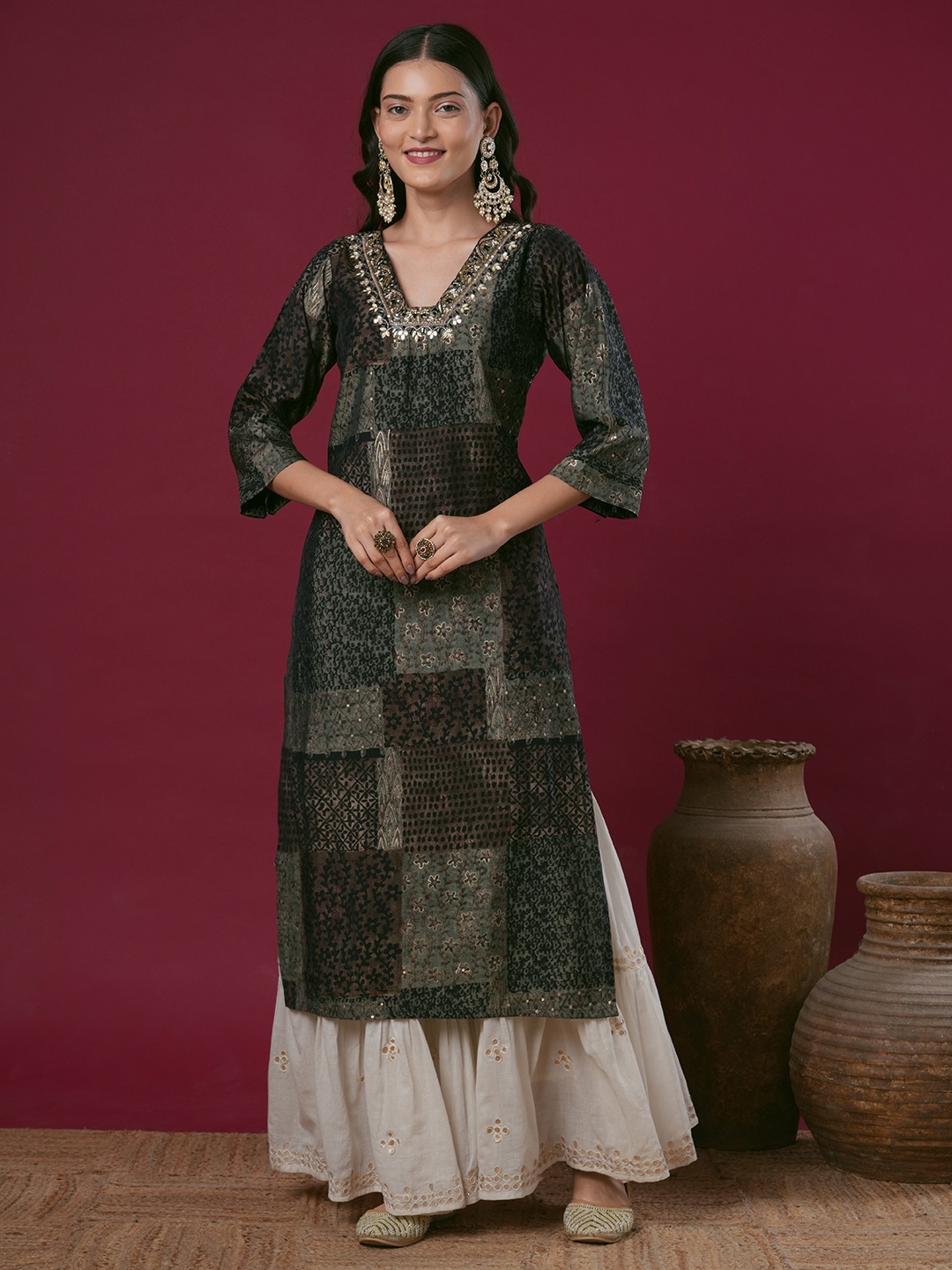 

FASHOR Floral Printed V-Neck Sequinned Straight Kurta, Green