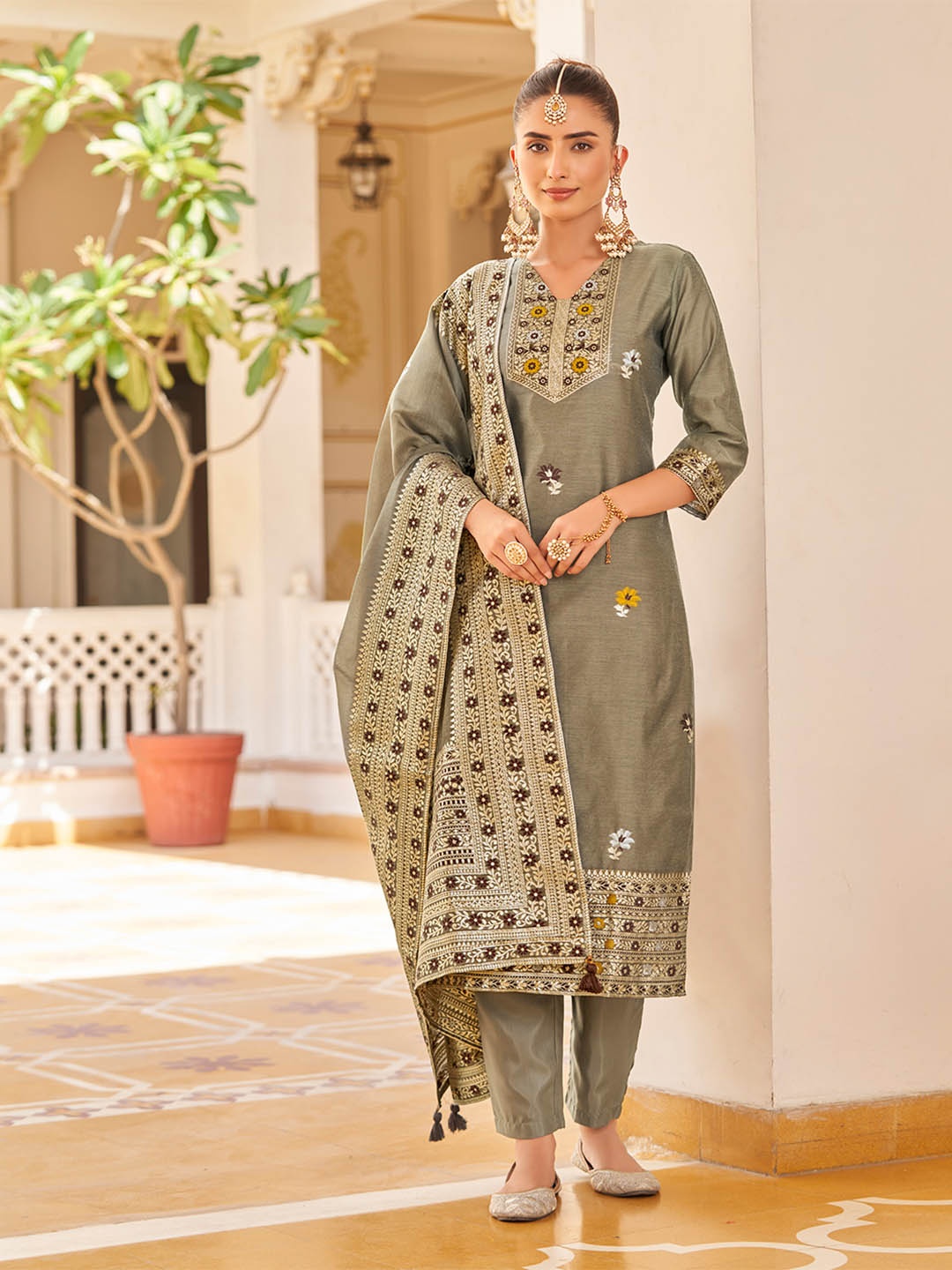 

DIVASTRI Floral Woven Design V-Neck Straight Kurta With Trousers & Dupatta, Grey