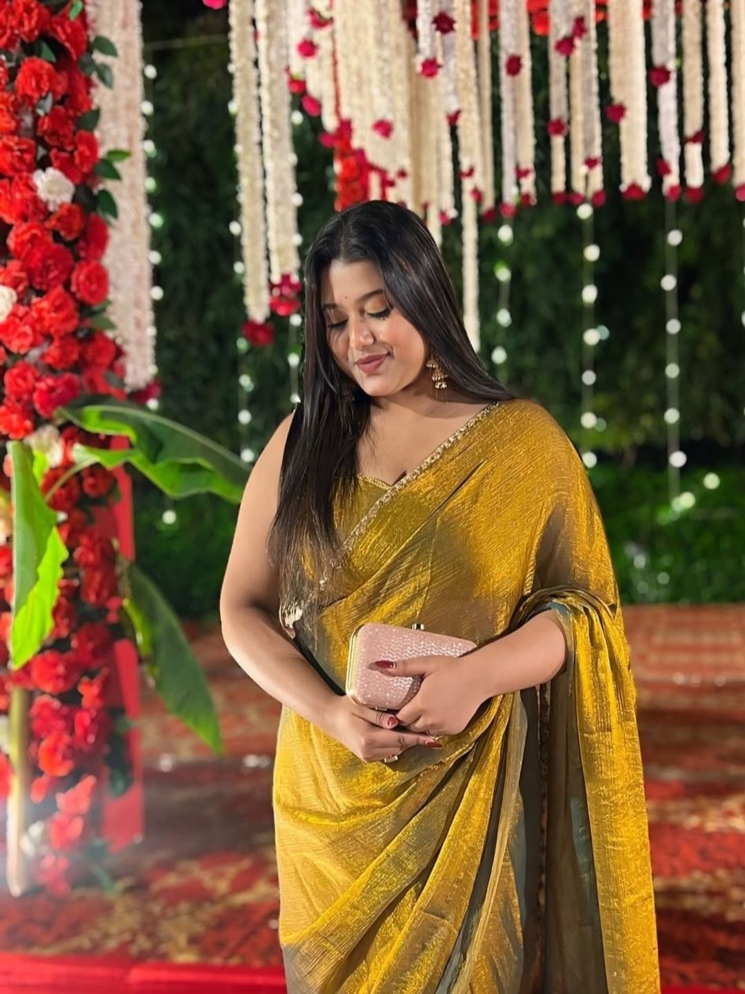

VRAGI Embroidered Pure Chiffon Saree, Gold