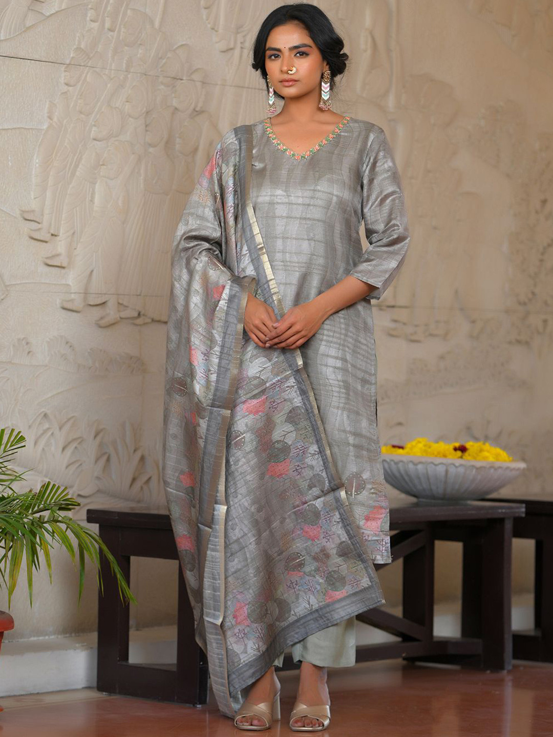 

VAASVA JAIPUR Floral Printed V-Neck Beads & Stones Pure Silk Kurta With Trousers & Dupatta, Grey