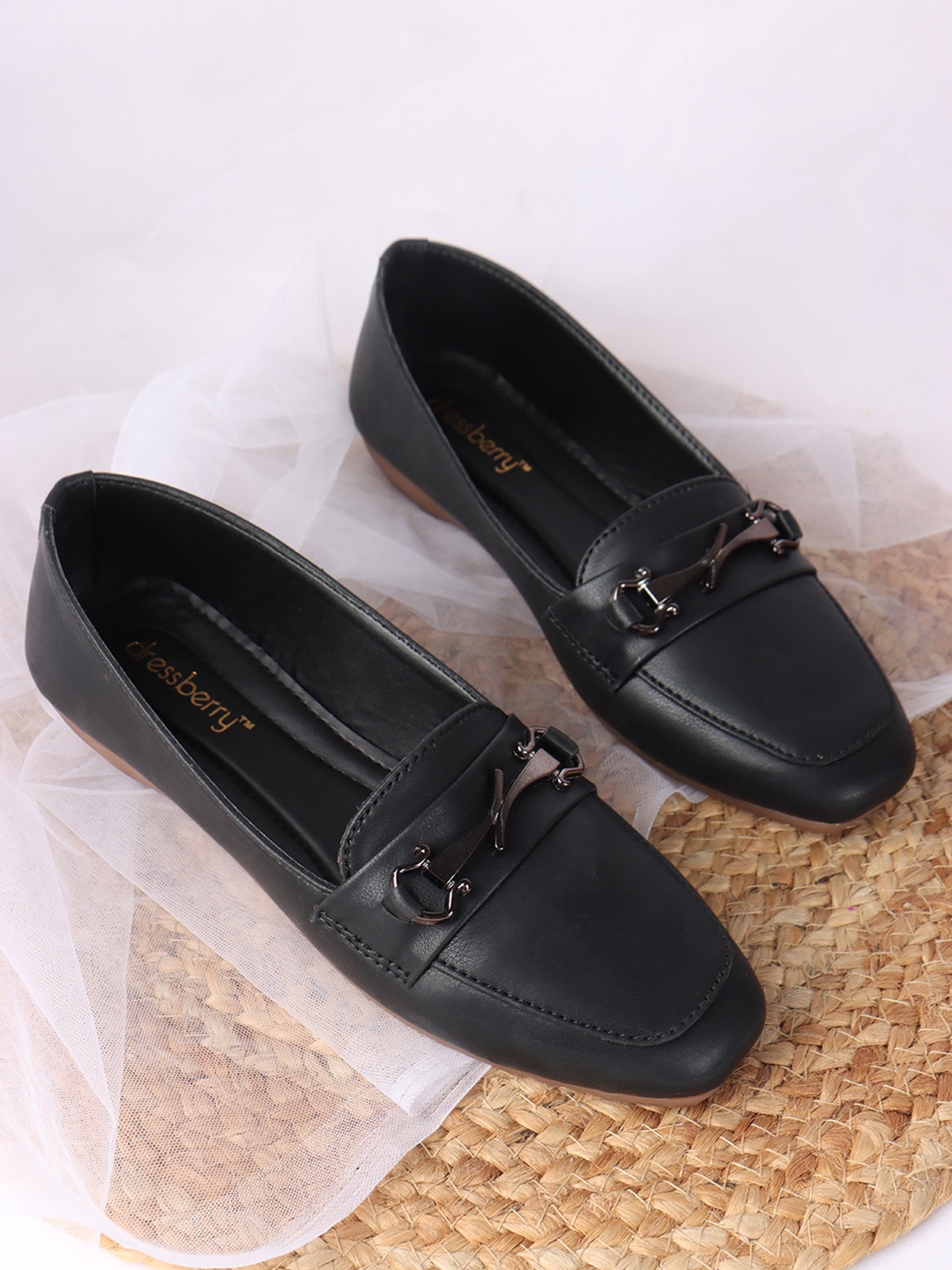 

DressBerry Women Embellished Mojaris Flats, Black