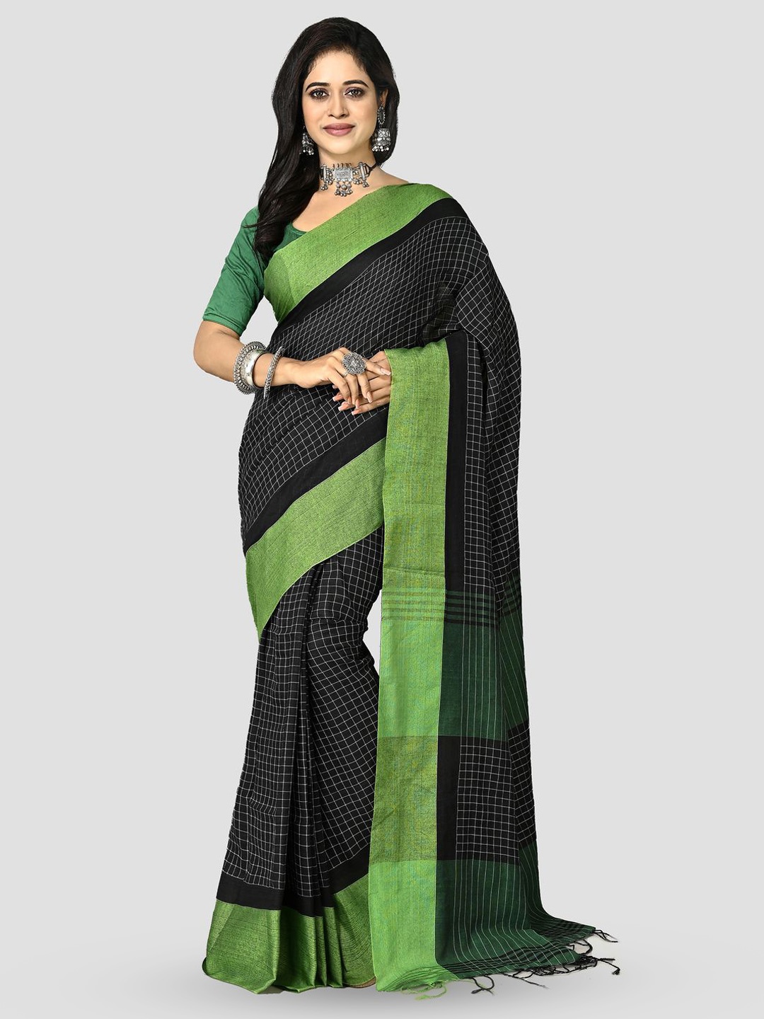 

Crochetin Checked Saree, Black