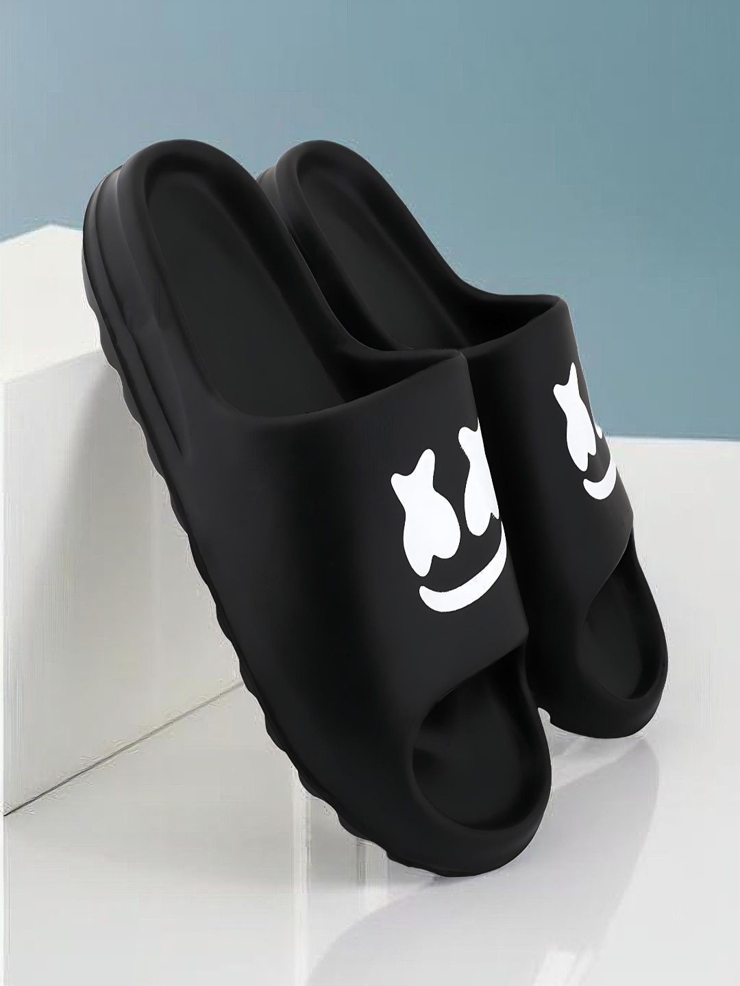 

KNIEVL Men Printed Sliders, Black