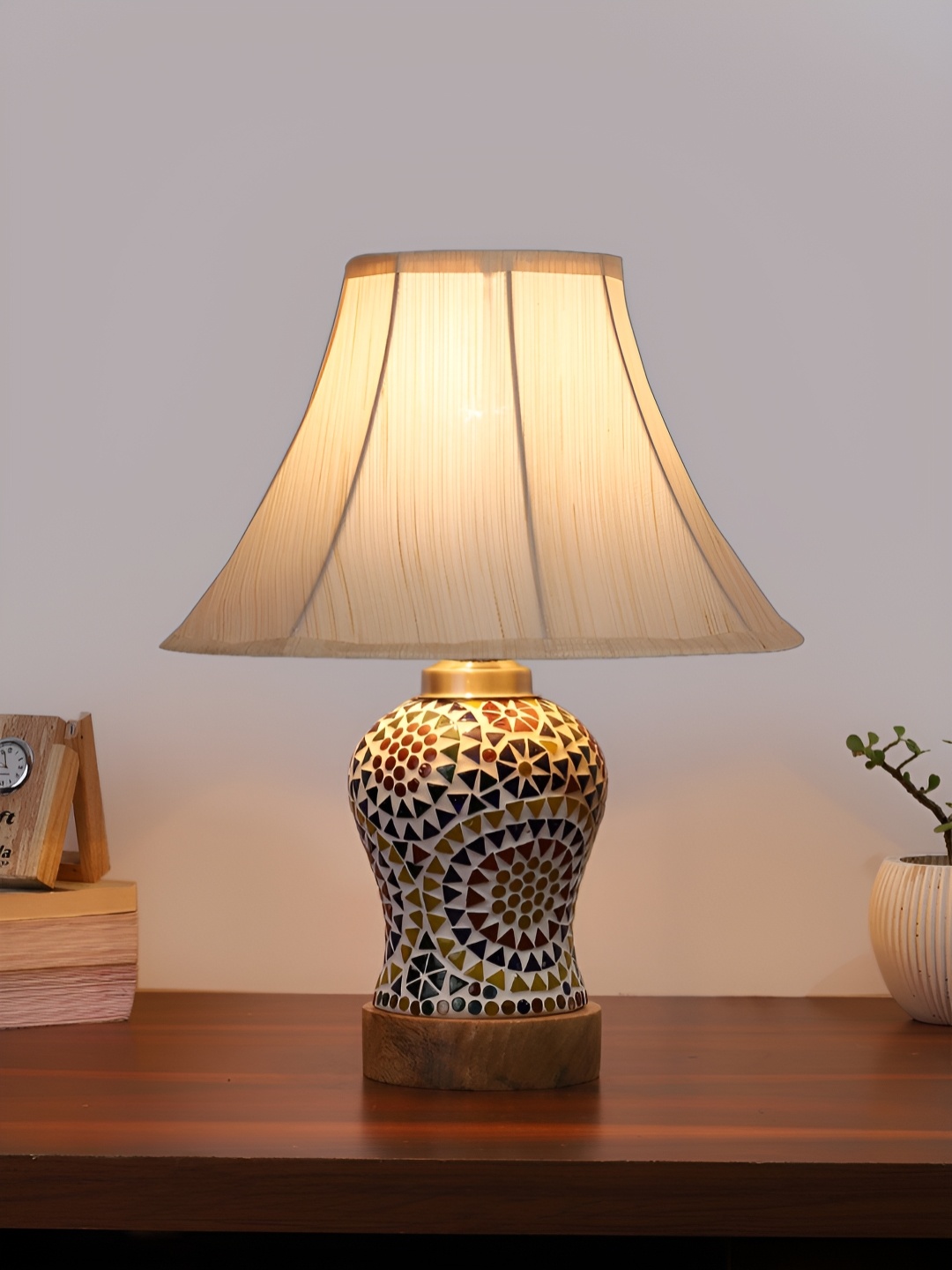 

Devansh Off White & Green Wooden Traditional Frusturical Shaped Table Lamp