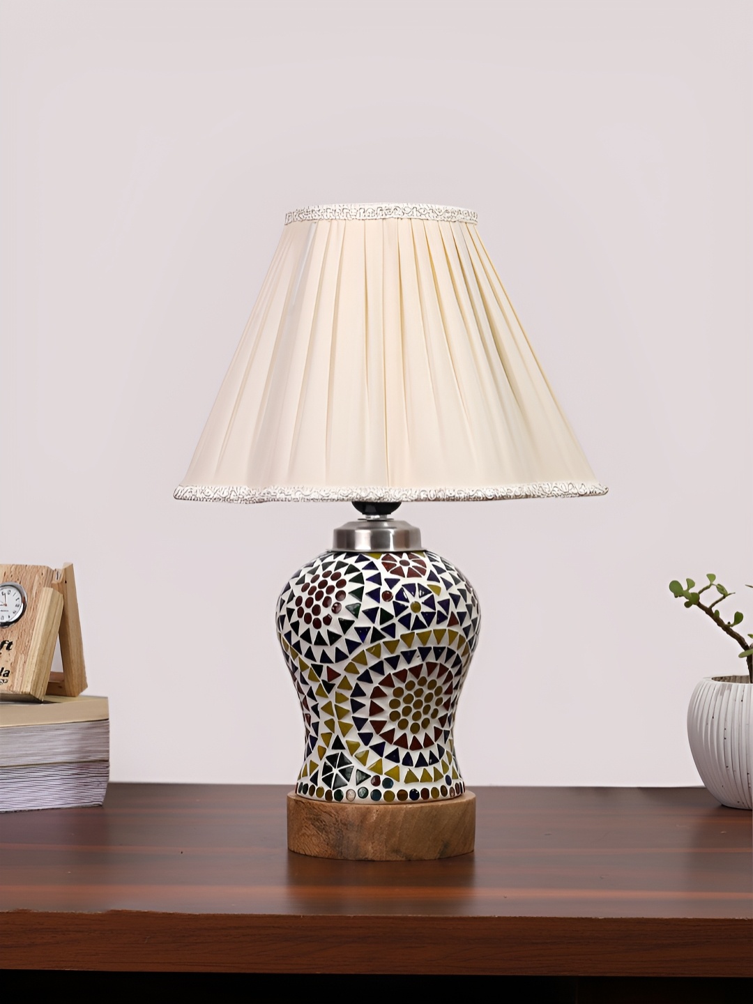 

Devansh Off White & Green Wooden Traditional Frusturical Shaped Table Lamp