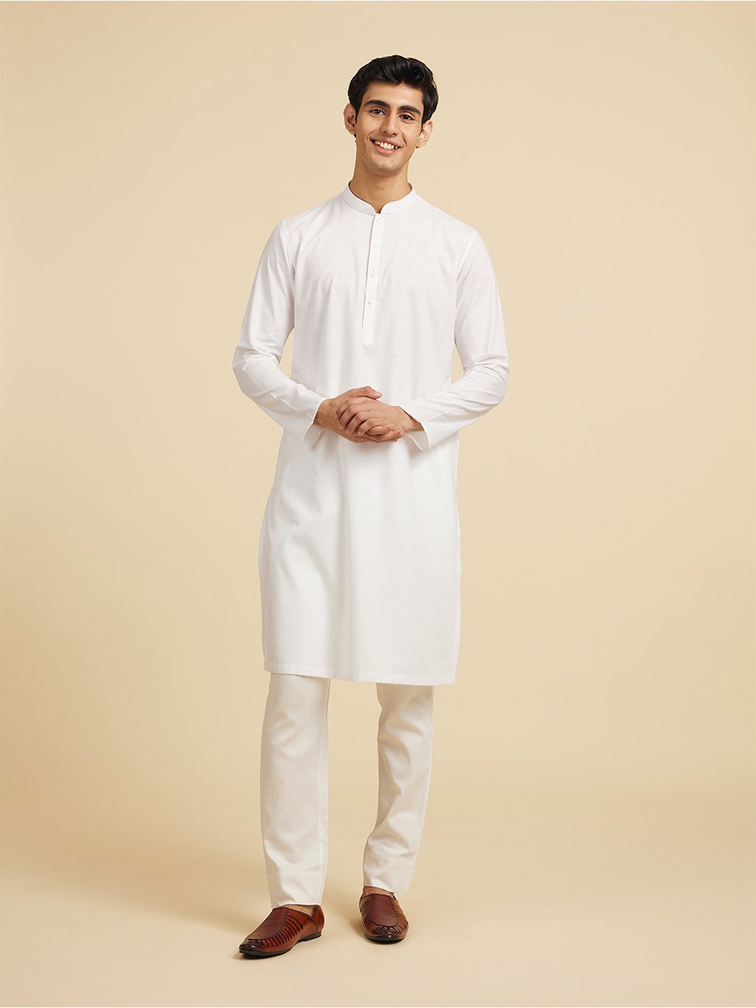 

Diwas by Manyavar Mandarin Collar Chikankari Kurta, White