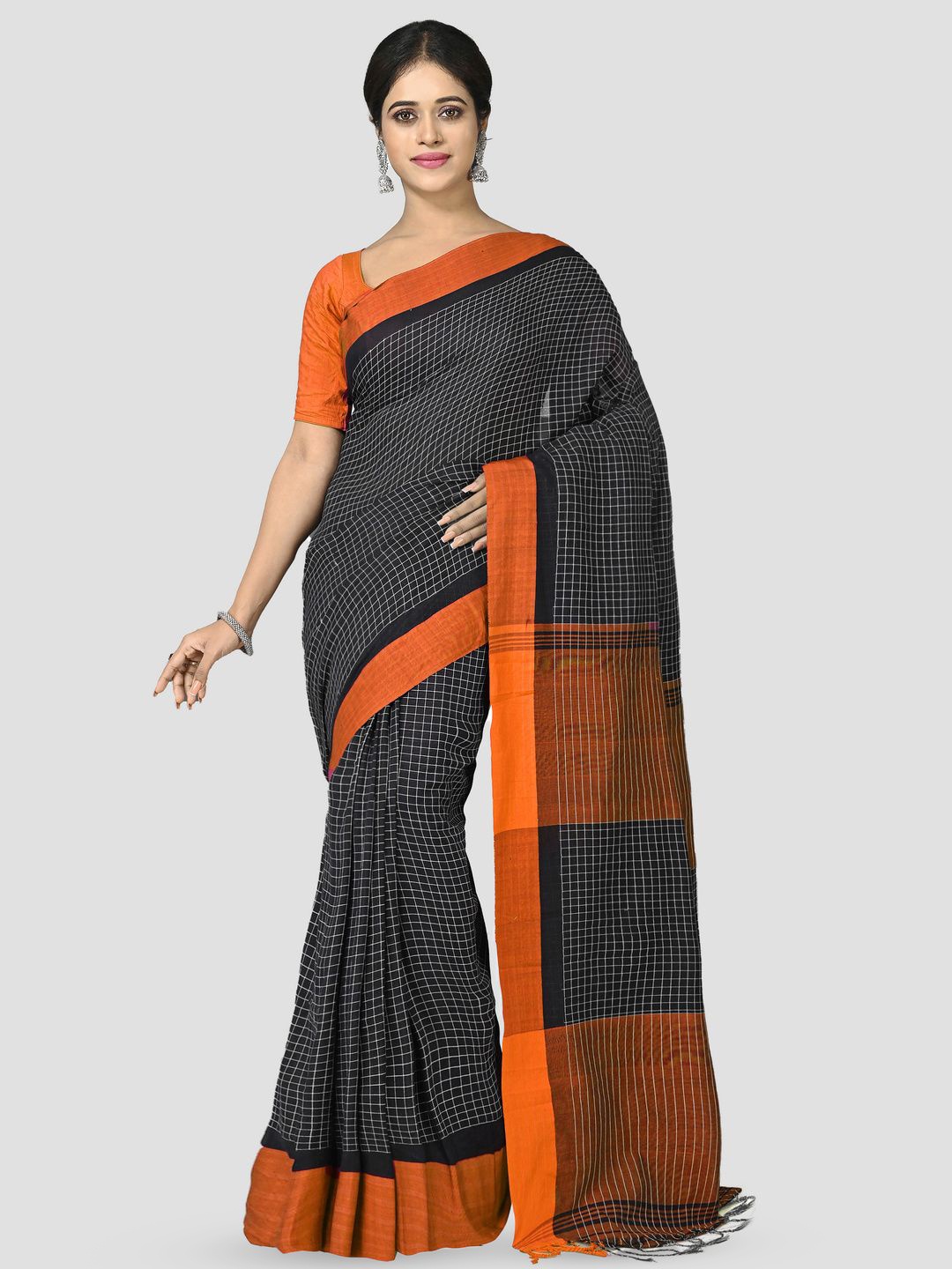 

Crochetin Checked Saree, Black