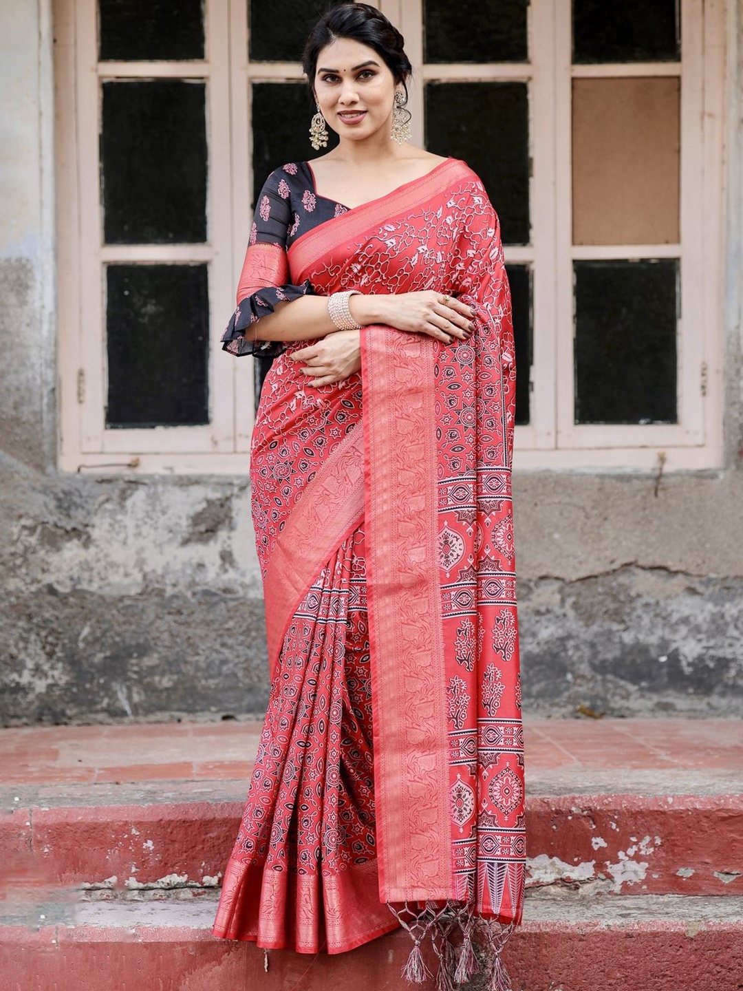 

ALMAARI FASHION Floral Zari Pure Silk Tussar Saree, Pink