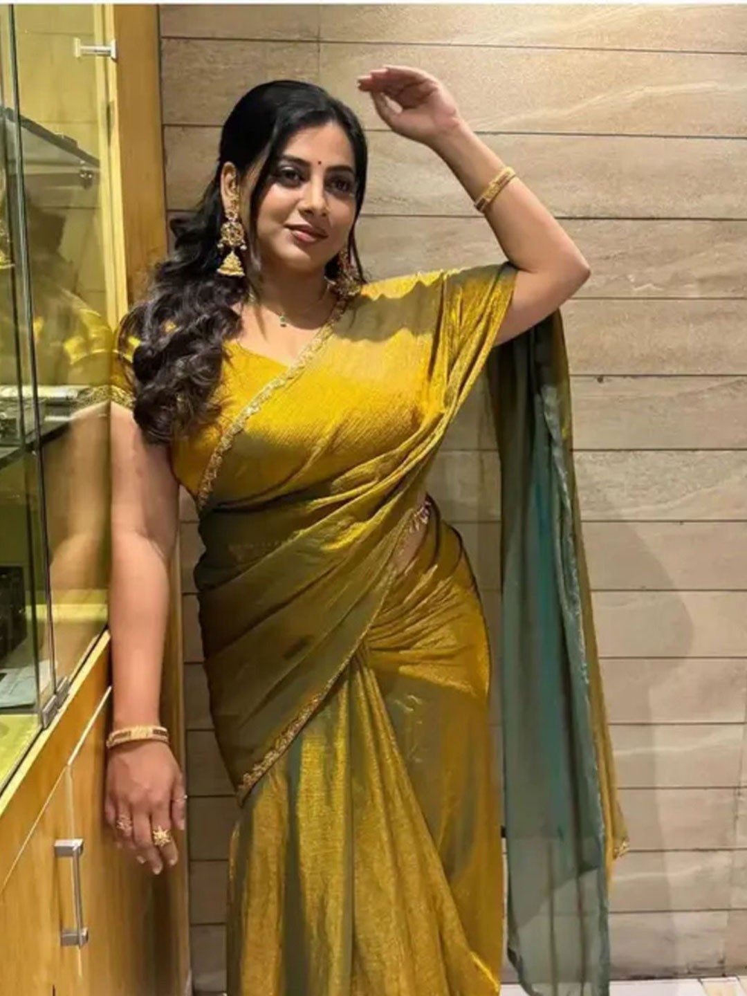 

VRAGI Embroidered Pure Chiffon Saree, Gold