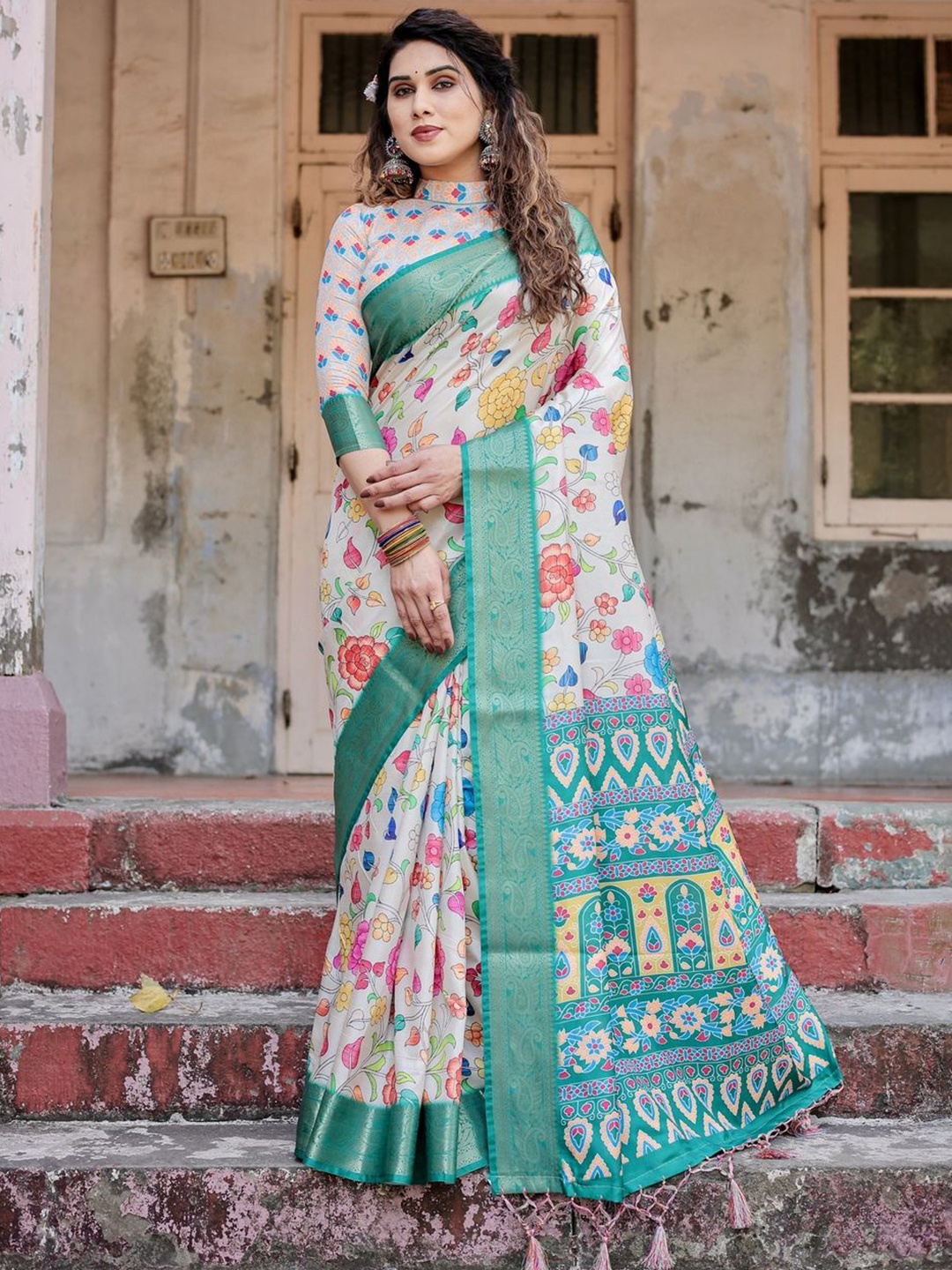 

ALMAARI FASHION Ethnic Motifs Printed Zari Pure Silk Kanjeevaram Saree, White