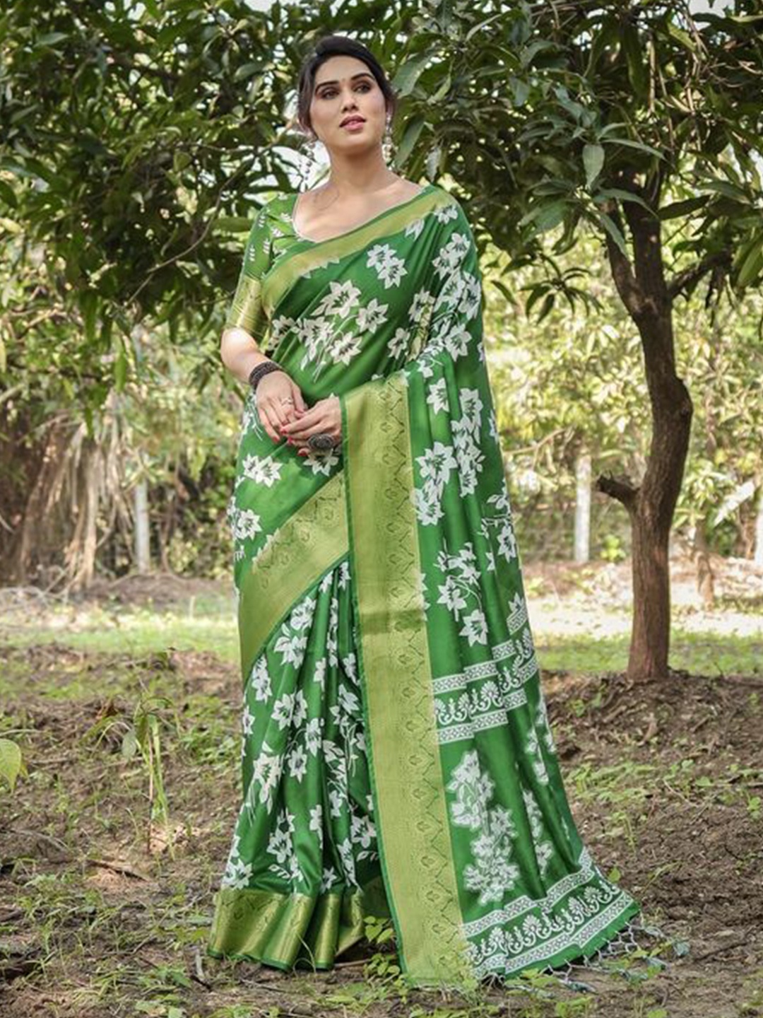 

ALMAARI FASHION Floral Printed Zari Pure Silk Tussar Saree With Unstitched Blouse Piece, Green