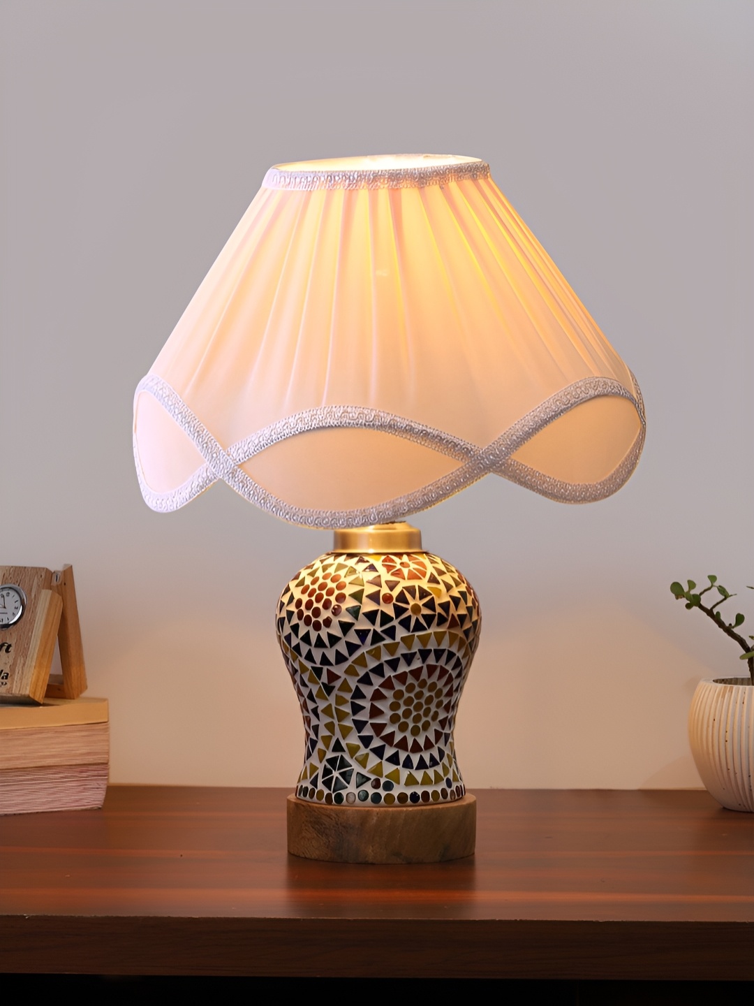 

Devansh Off White & Green Wooden Traditional Frusturical Shaped Table Lamp