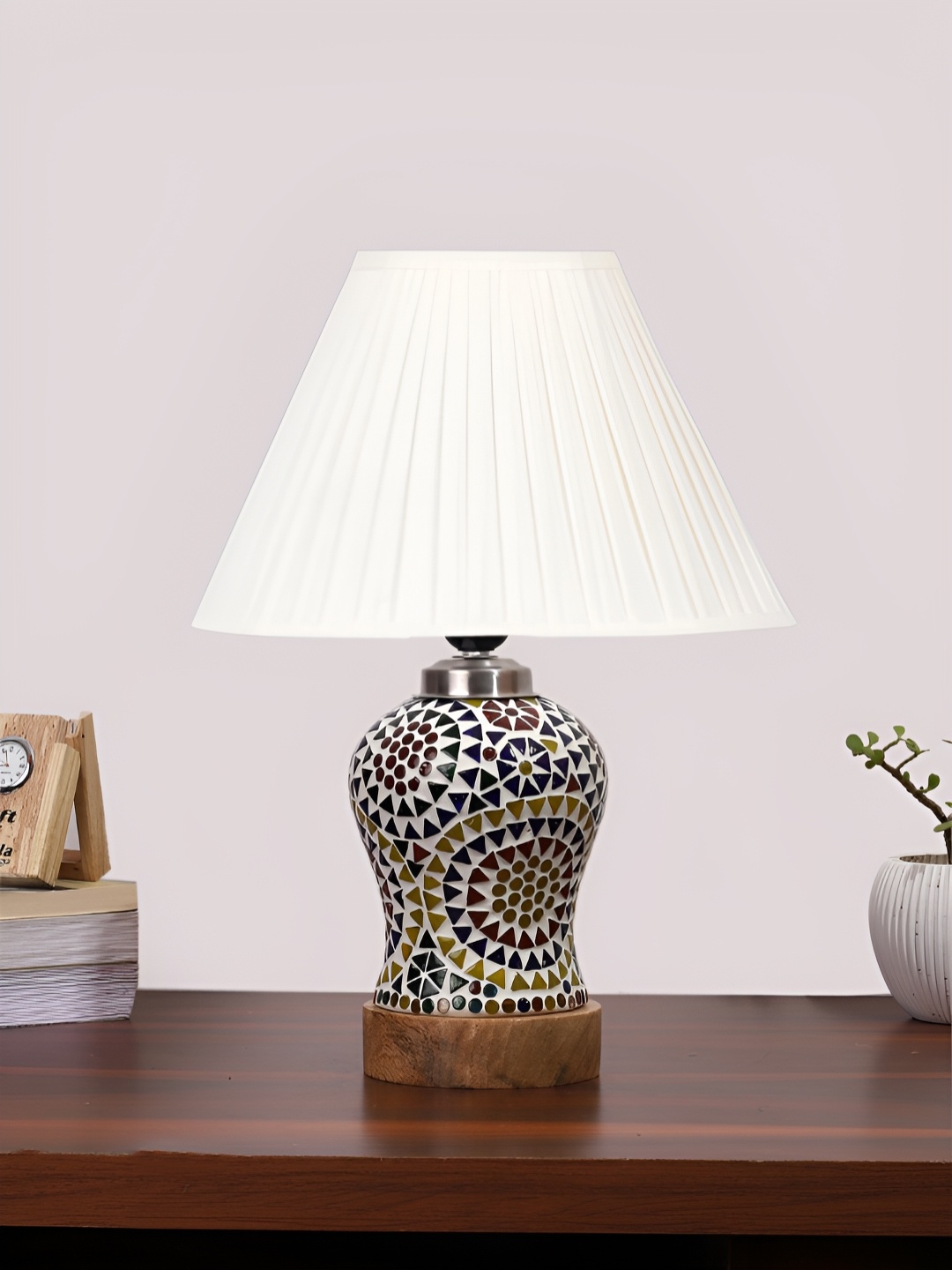 

Devansh Off White & Green Wooden Traditional Abstract Shaped Table Lamp