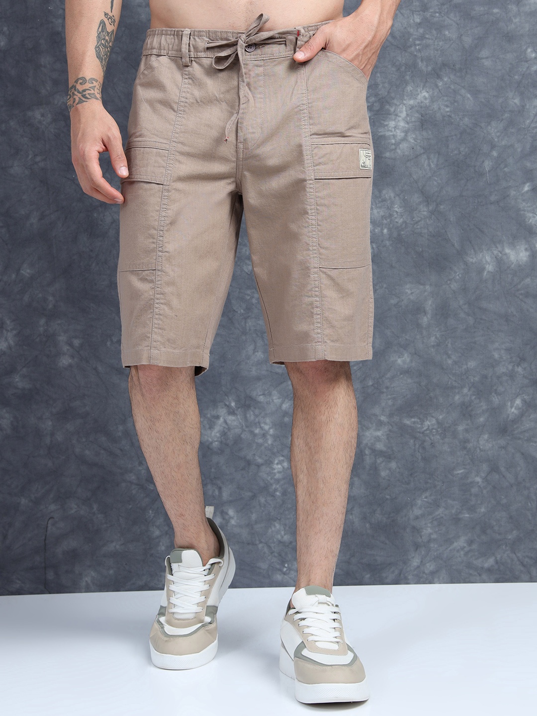 

The Roadster Lifestyle Co Men Relaxed-Fit Mid Rise Skater Shorts, Brown