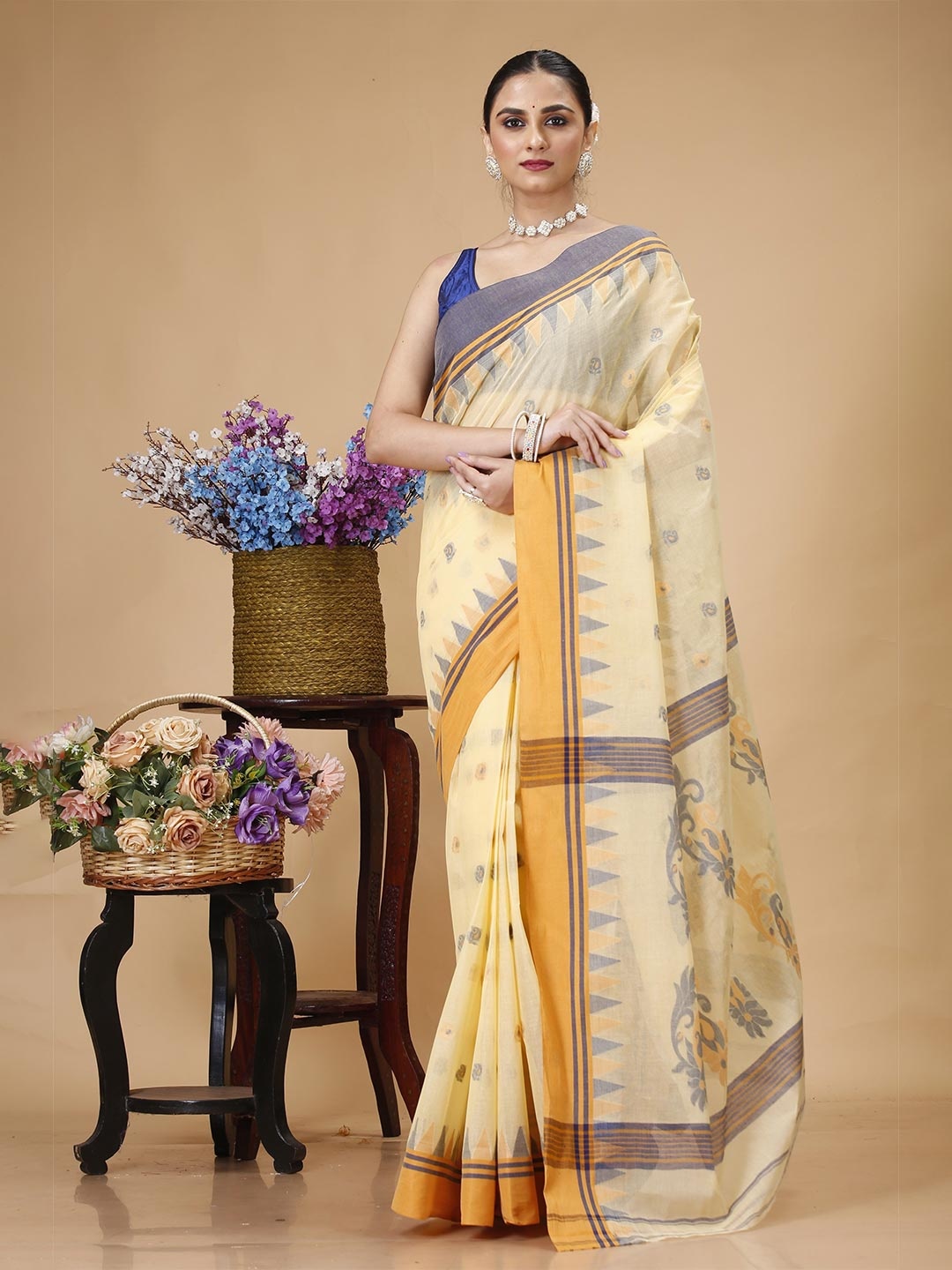 

SLAGHA Woven Design Pure Cotton Handloom Taant Saree, Off white