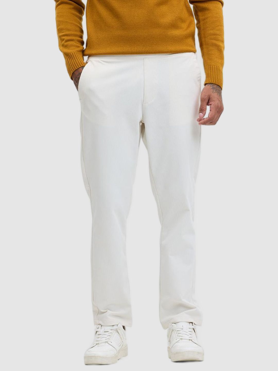 

Snitch Men Off White Textured Regular Fit Trousers