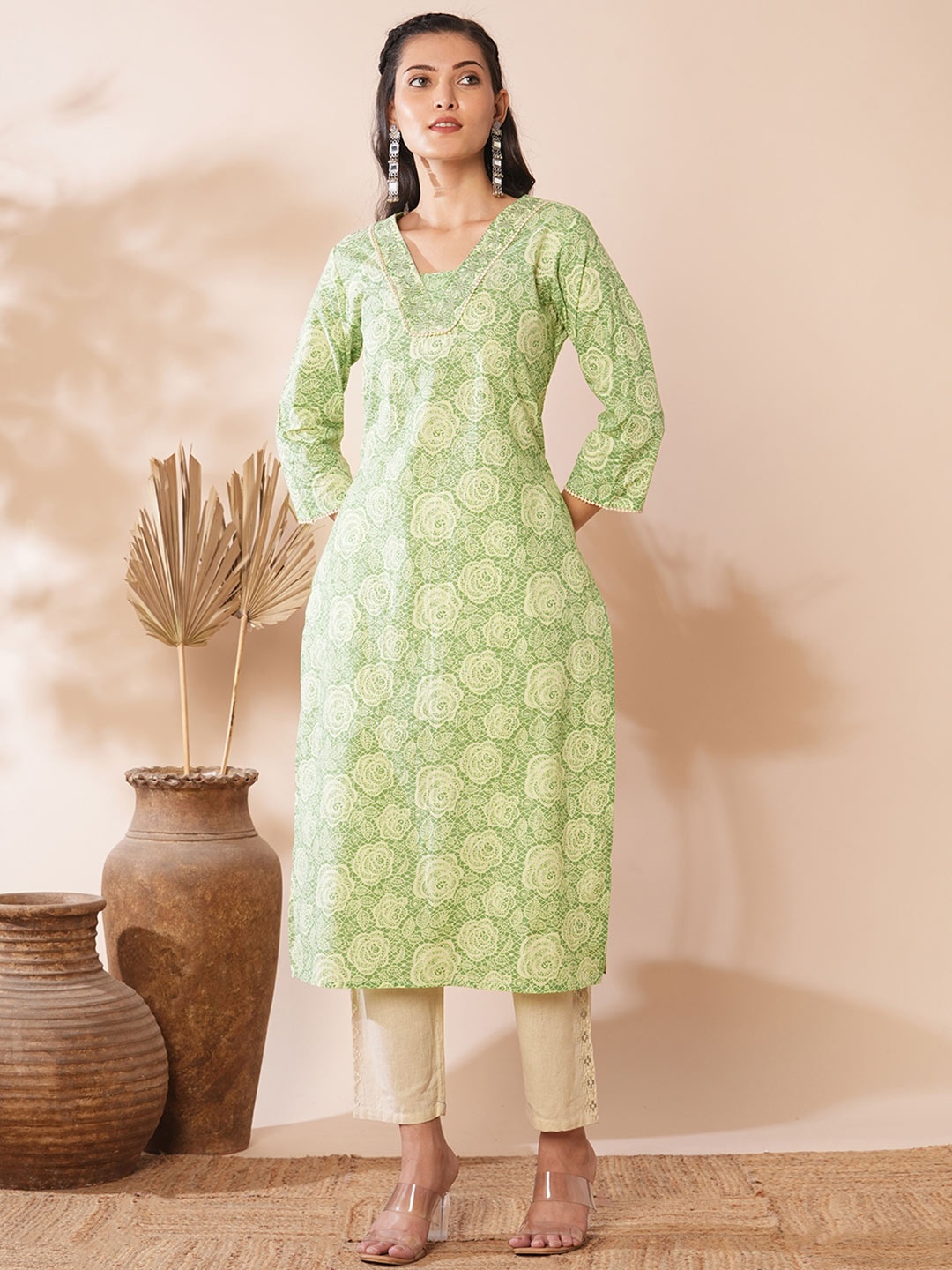 

FASHOR Floral Printed V-Neck Pure Cotton Straight Kurta, Green